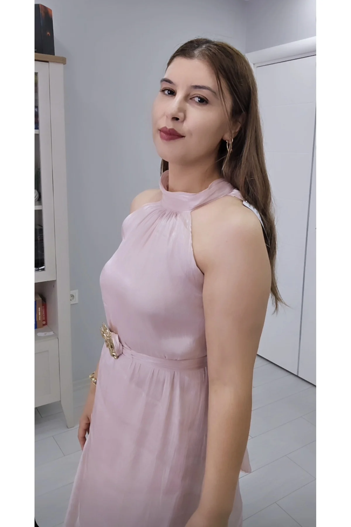 Boyundan Bağlamalı Halter Yaka Alt Kısmı Asimetrik Kesim Kat Kat Detaylı Şifon Abiye Elbise" Boyundan Bağlamalı Halter Yaka Alt Kısmı Asimetrik Kesim Kat Kat Detaylı Şifon Abiye Elbise" - Görsel 4