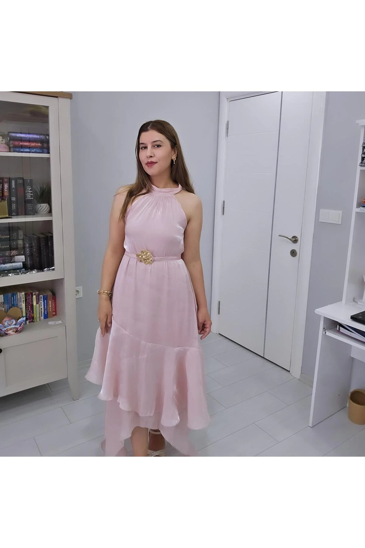 Boyundan Bağlamalı Halter Yaka Alt Kısmı Asimetrik Kesim Kat Kat Detaylı Şifon Abiye Elbise" Boyundan Bağlamalı Halter Yaka Alt Kısmı Asimetrik Kesim Kat Kat Detaylı Şifon Abiye Elbise" - Görsel 2