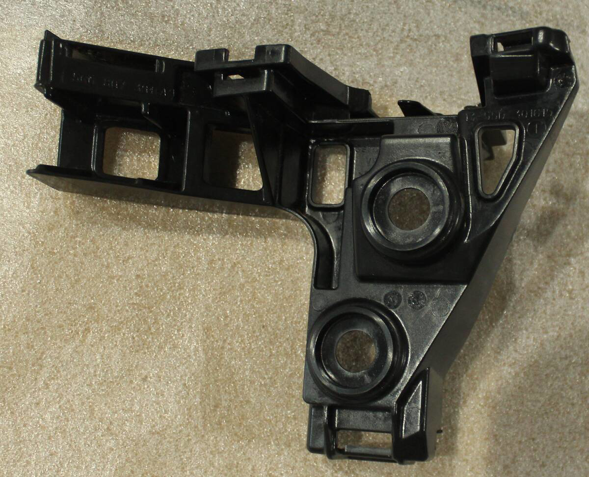Braket - Arka Tampon Sağ (VW)(5G6807394A)(VW Golf 7)