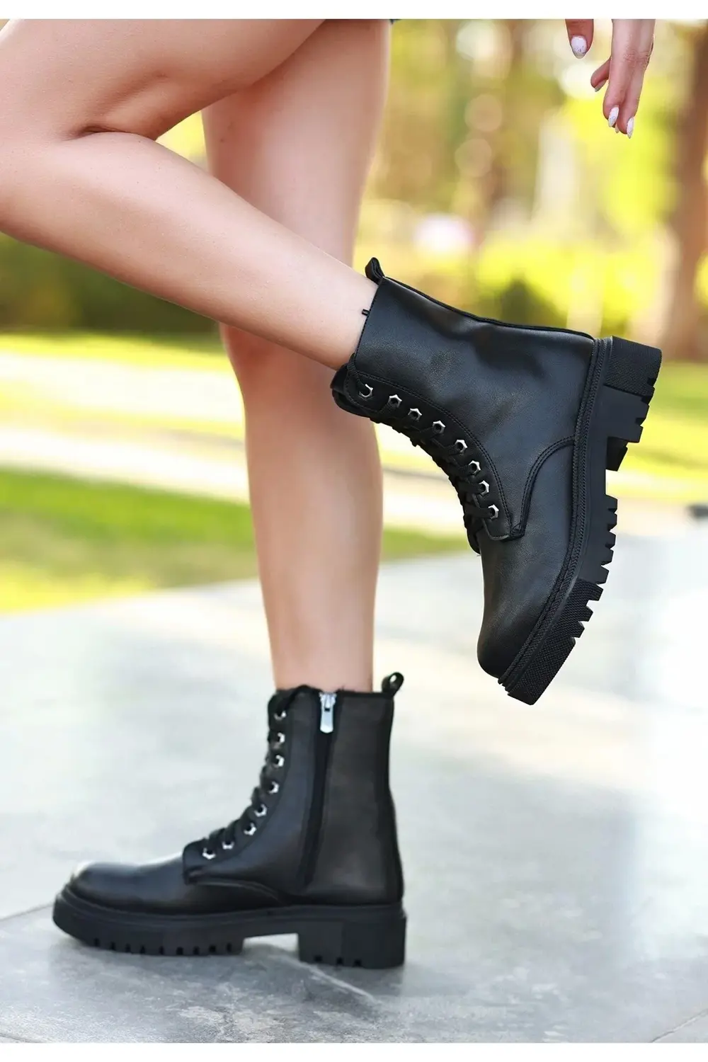 Bria Siyah Cilt Bağcıklı Bot