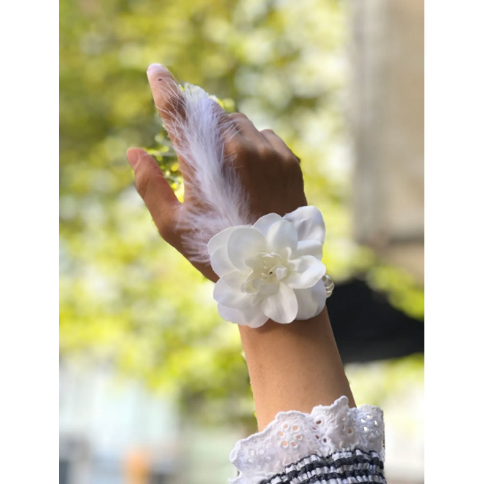 Bride to be Gelin Bilekliği Tüy ve İnci Boncuk Beyaz Renkli Bekar Bride to be Gelin Bilekliği Tüy ve İnci Boncuk Beyaz Renkli Bekar