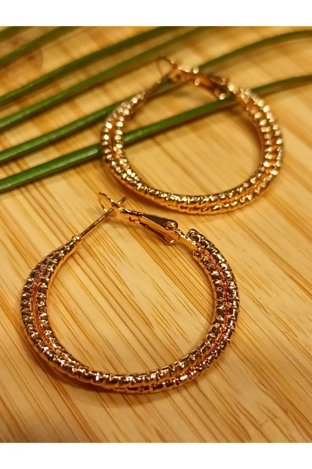 Bronz Renk Lüks Gösterişli Figürlü Halka Küpe