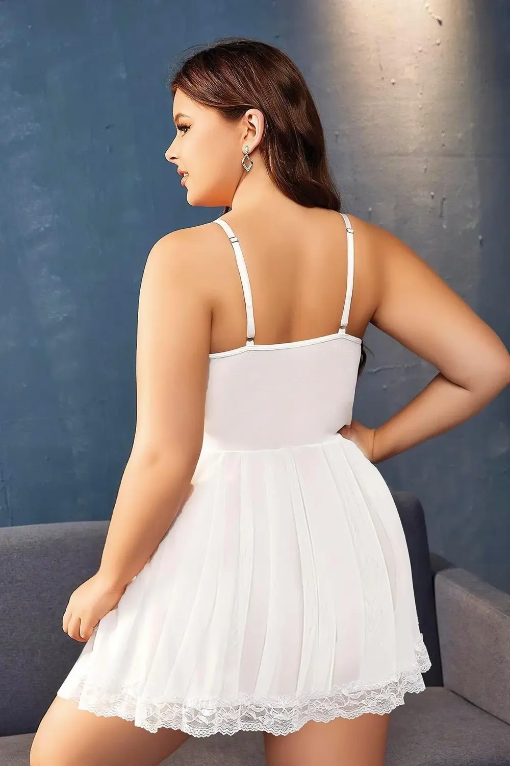 Büyük Beden Beyaz Dantel İşlemeli İnce Askılı Gecelik