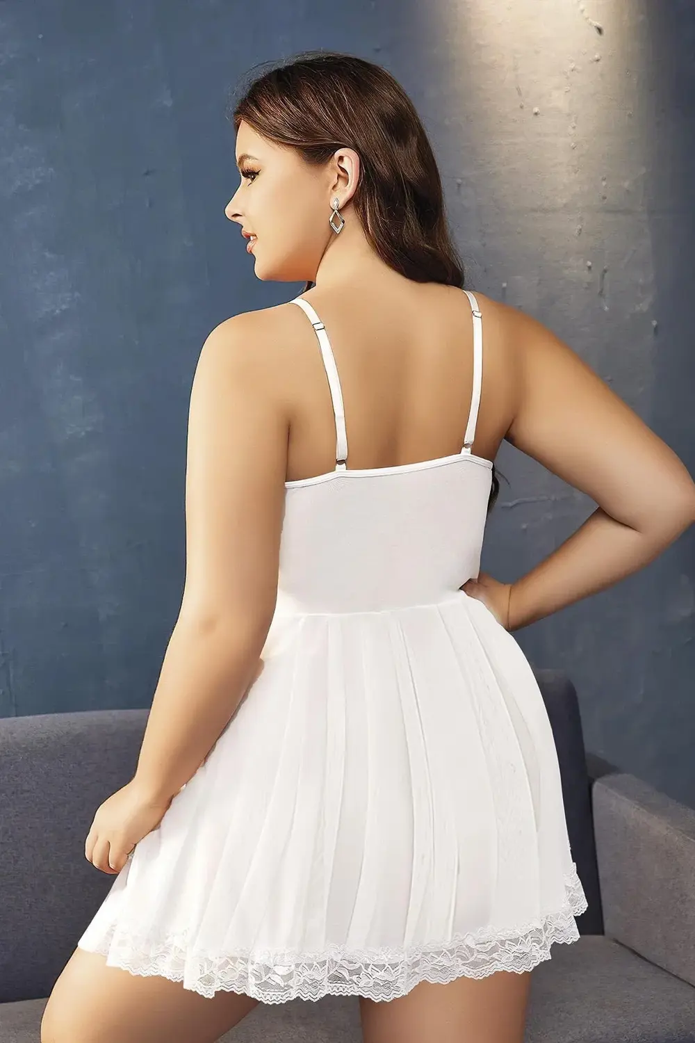 Pilelistore Büyük Beden Beyaz Dantel İşlemeli İnce Askılı Gecelik Pilelistore Büyük Beden Beyaz Dantel İşlemeli İnce Askılı Gecelik