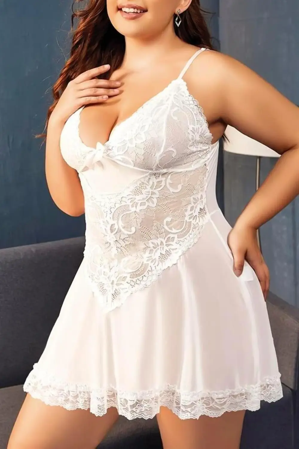 Büyük Beden Beyaz Dantel İşlemeli İnce Askılı Gecelik