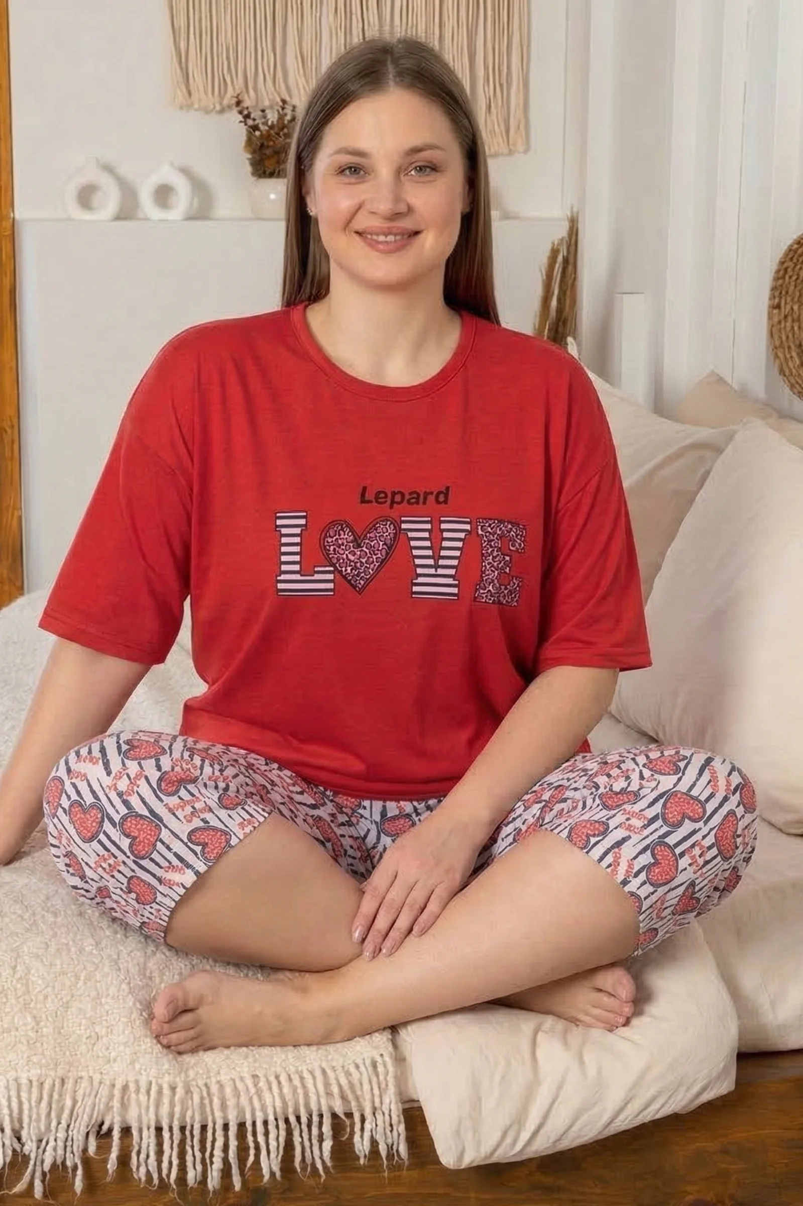 Büyük Beden Pamuklu Desenli Kısa Kollu Bermuda Kapri Pijama Takımı, Kırmızı, XL Büyük Beden Pamuklu Desenli Kısa Kollu Bermuda Kapri Pijama Takımı, Kırmızı, XL Fiyatı, Yorumları ve Özellikleri