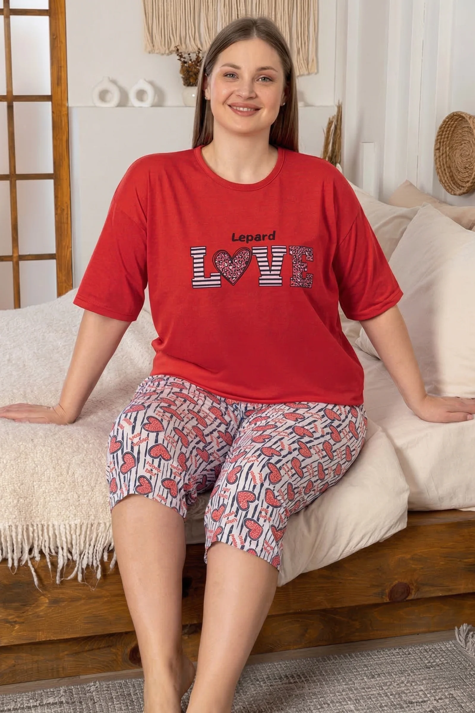 Büyük Beden Pamuklu Desenli Kısa Kollu Bermuda Kapri Pijama Takımı, Kırmızı, 4XL Büyük Beden Pamuklu Desenli Kısa Kollu Bermuda Kapri Pijama Takımı, Kırmızı, 4XL Fiyatı, Yorumları ve Özellikleri