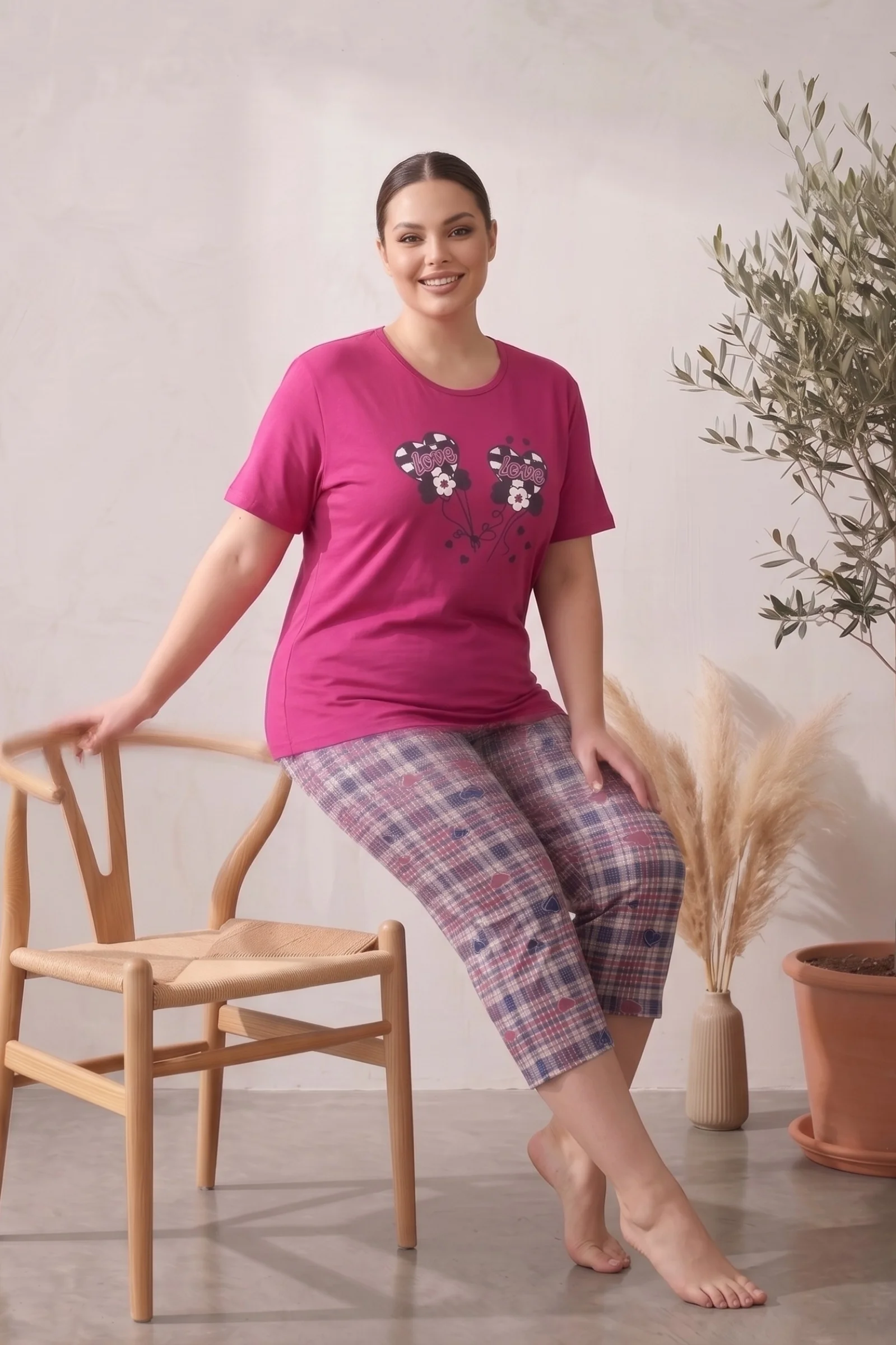 Büyük Beden Pamuklu Desenli Kısa Kollu Bermuda Kapri Pijama Takımı, Fuşya-Lacivert, XL Büyük Beden Pamuklu Desenli Kısa Kollu Bermuda Kapri Pijama Takımı, Fuşya-Lacivert, XL Fiyatı, Yorumları ve Özellikleri