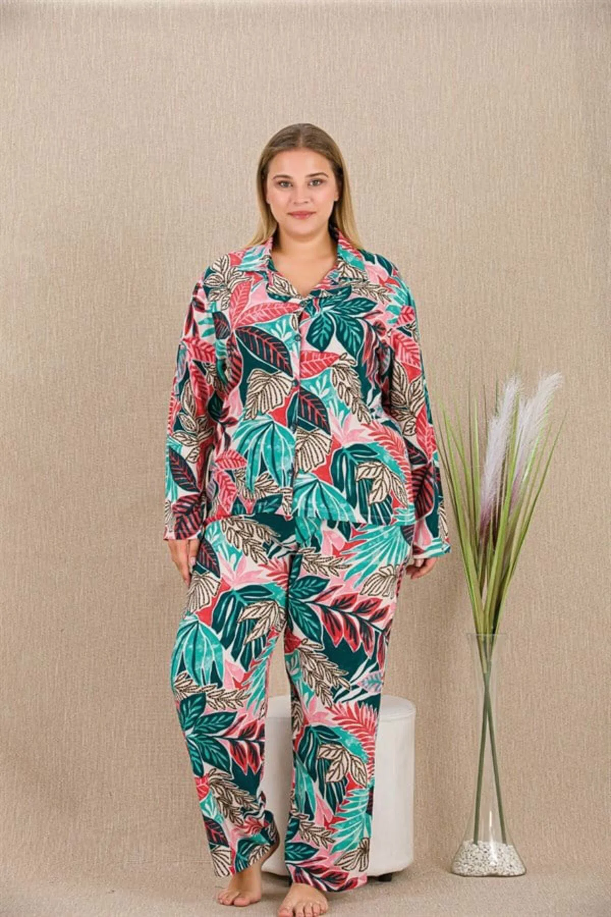 Büyük Beden Renkli Yaprak Desenli Düğmeli Uzun Kol Viskon Pijama Takımı Fiyatı, Yorumları ve Özellikleri