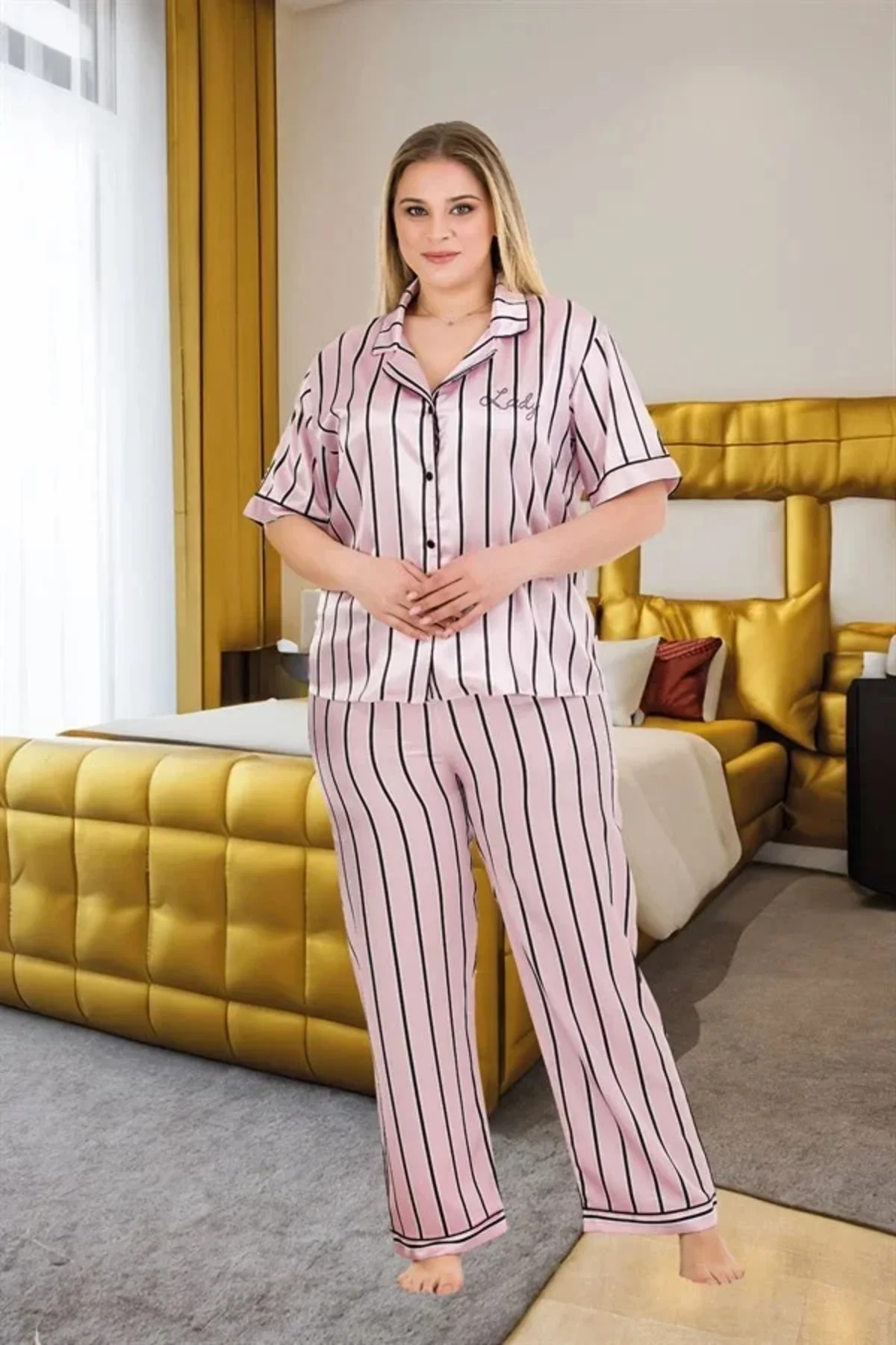 Büyük Beden Şık Tasarım Pembe Siyah Çizgili Düğmeli Kısa Kol Lüx Saten Pijama Takımı Fiyatı, Yorumları ve Özellikleri