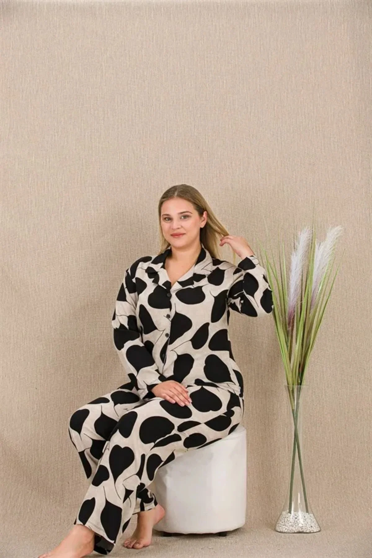 Büyük Beden Siyah Beyaz Kalp Desenli Düğmeli Uzun Kol Viskon Pijama Takımı Fiyatı, Yorumları ve Özellikleri