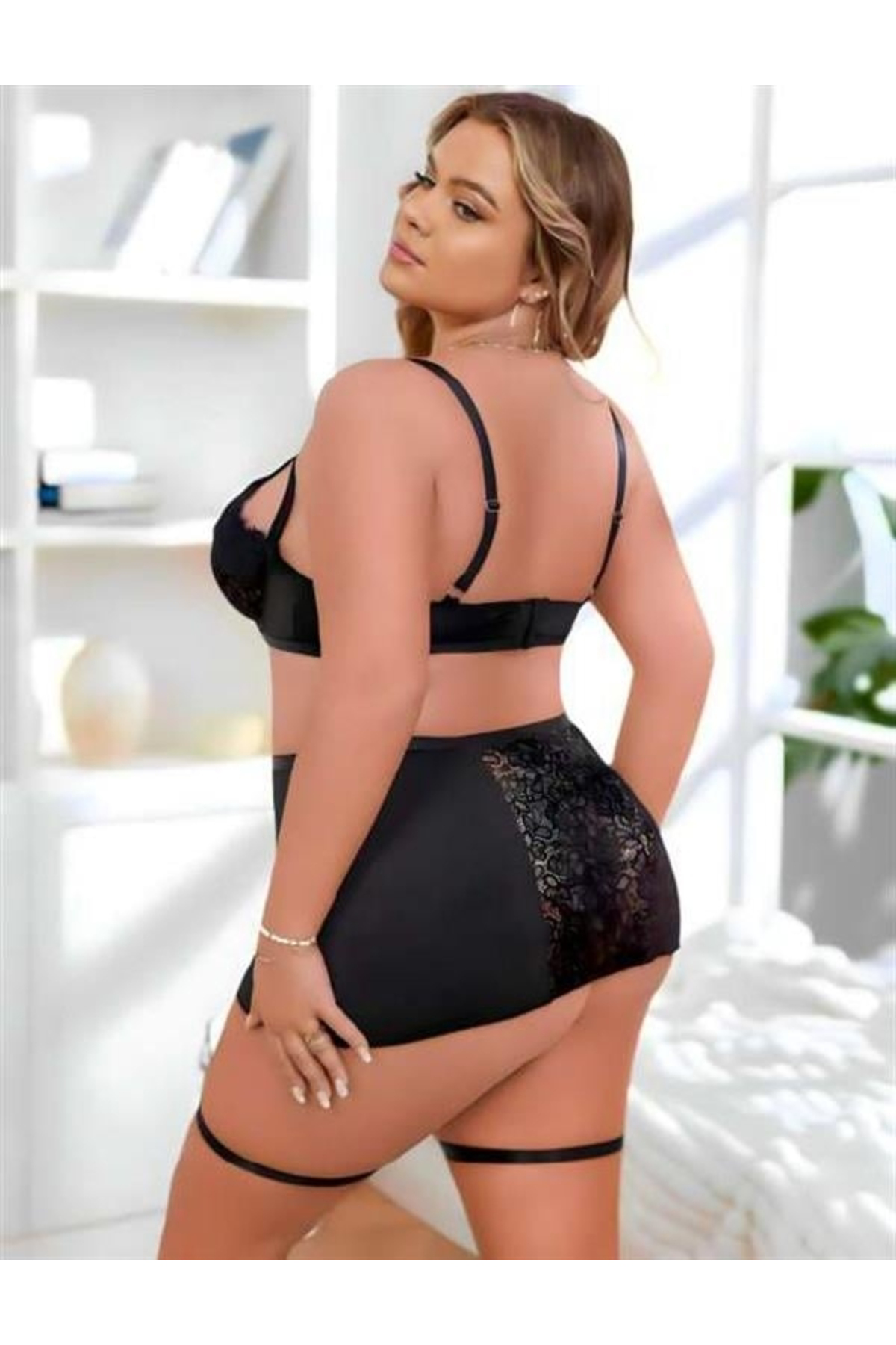 Aria's Closet Büyük Beden Siyah Dantel İşlemeli Dekolteli Jartiyer Takımı Aria's Closet Büyük Beden Siyah Dantel İşlemeli Dekolteli Jartiyer Takımı