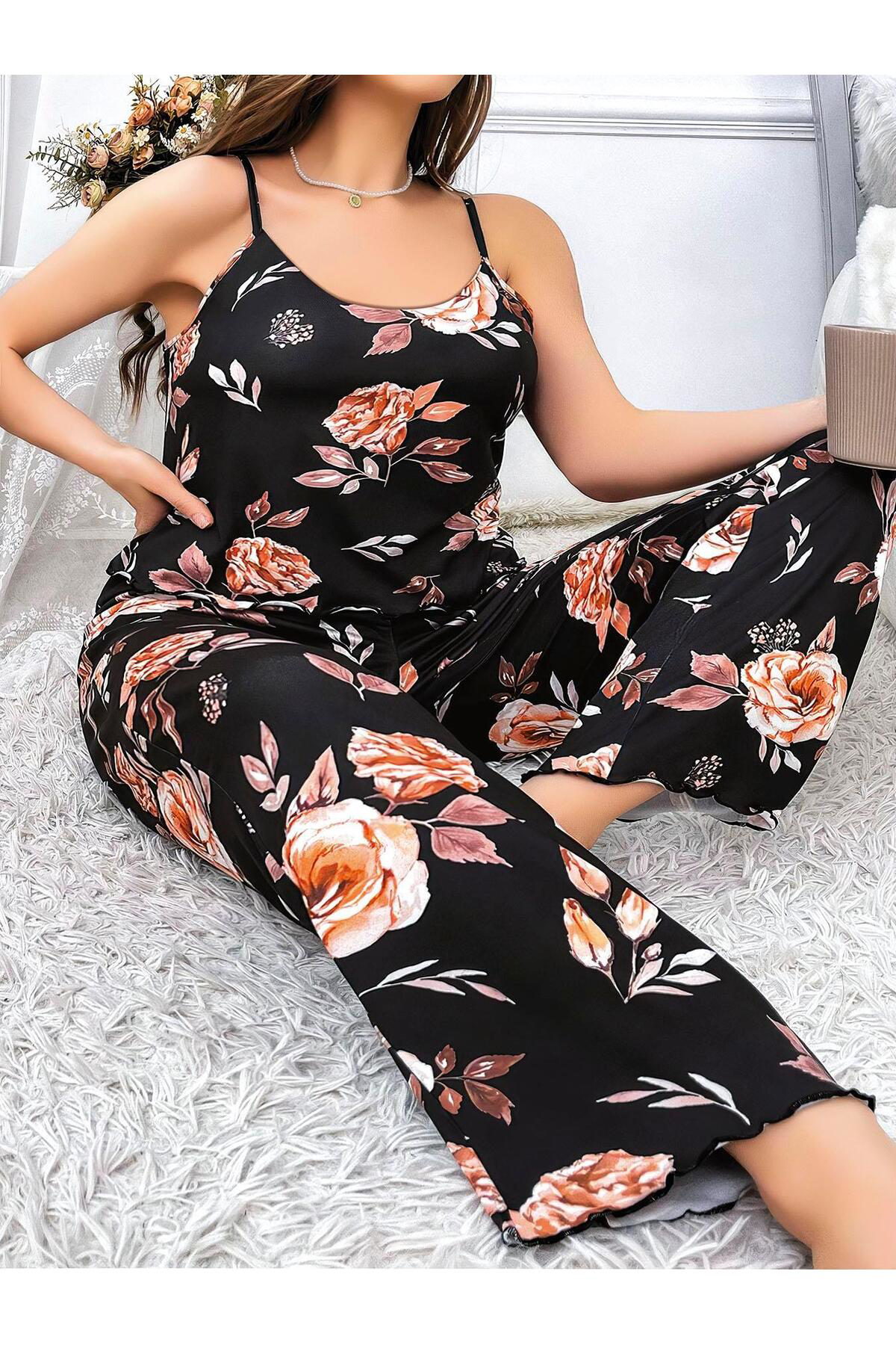 Aria's Closet Büyük Beden Siyah Üstüne Çiçek Desenli İnce Askili 2'Li Pijama Ta