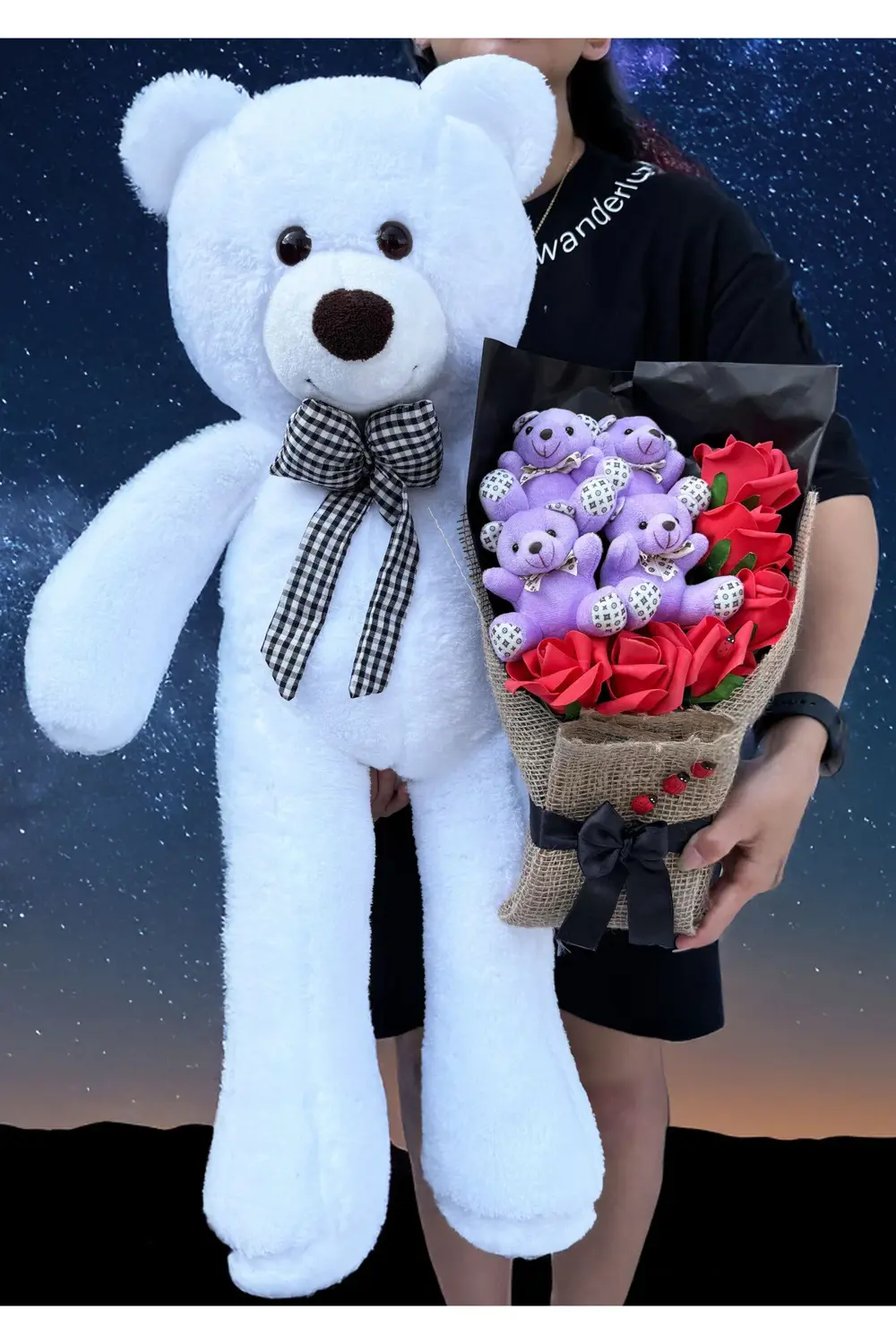 Büyük Beyaz Ayıcık ve Kırmızı Güllü Mor Ayıcıklı Buket - Anneye H