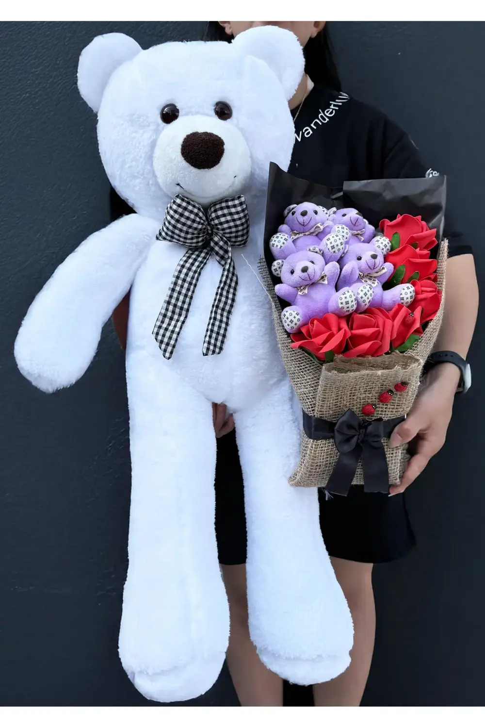 Büyük Beyaz Ayıcık ve Kırmızı Güllü Mor Ayıcıklı Buket - Anneye H