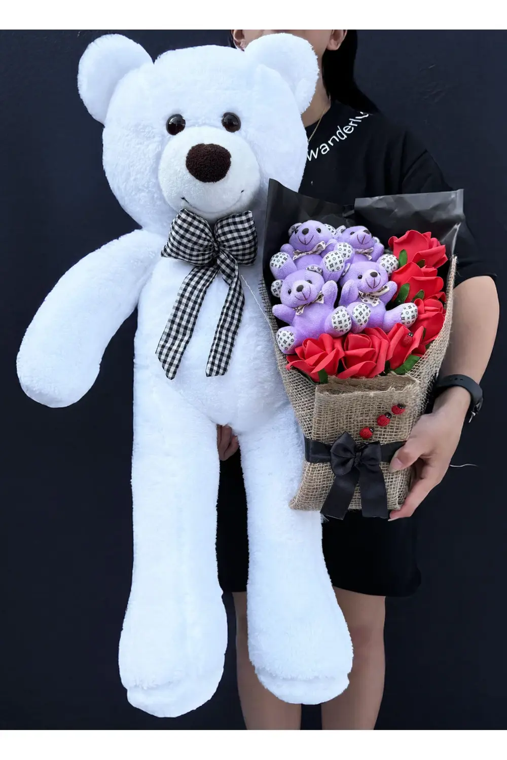 Büyük Beyaz Ayıcık ve Kırmızı Güllü Mor Ayıcıklı Buket - Anneye H