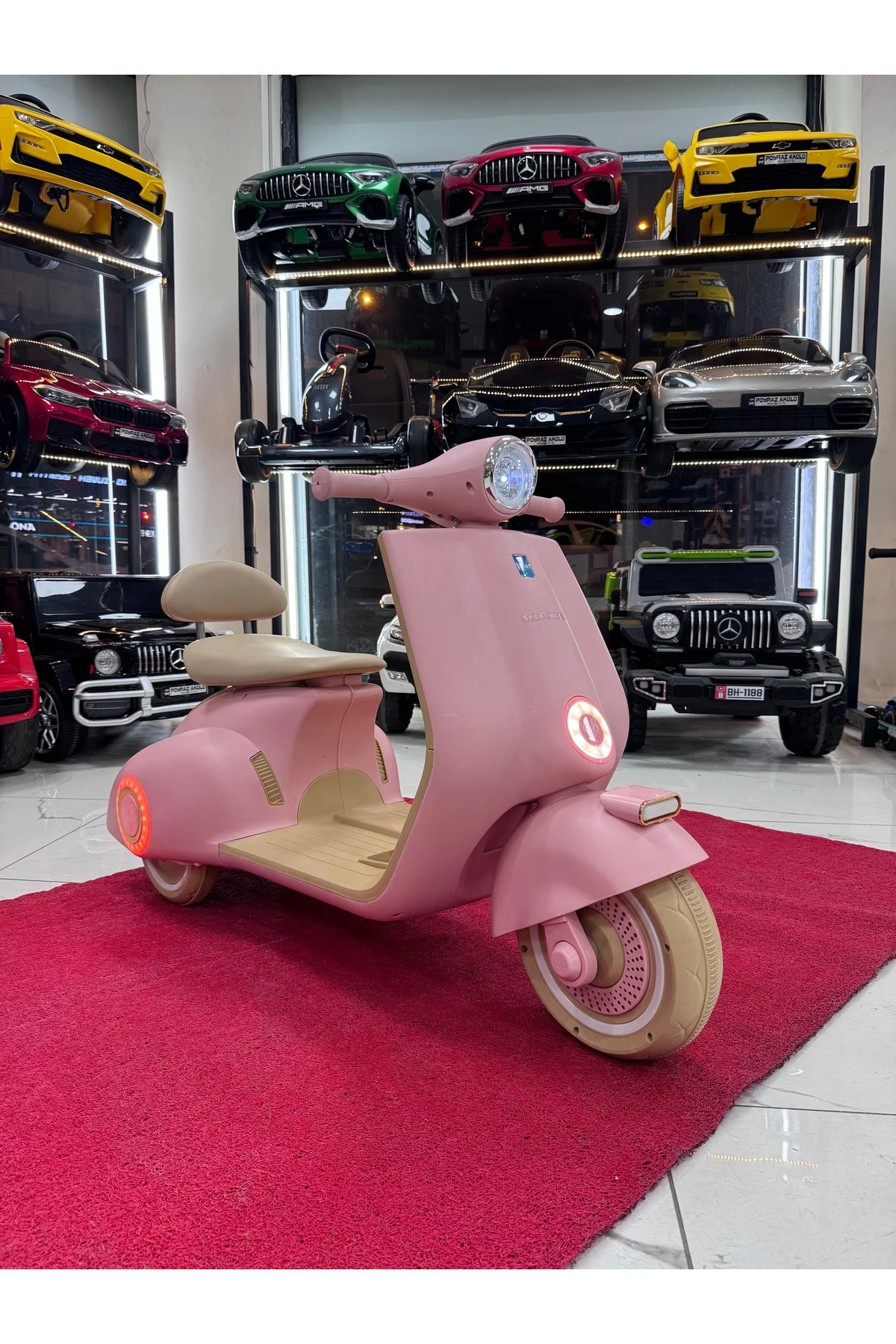 Büyük boy Vespa akülü motor 12V (2-10yaş ) Büyük boy Vespa akülü motor 12V (2-10yaş )