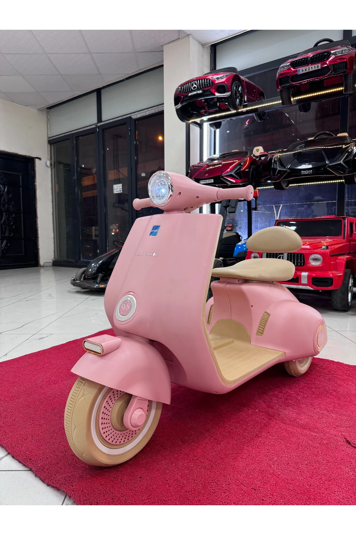 Büyük boy Vespa akülü motor 12V (2-10yaş ) Büyük boy Vespa akülü motor 12V (2-10yaş )