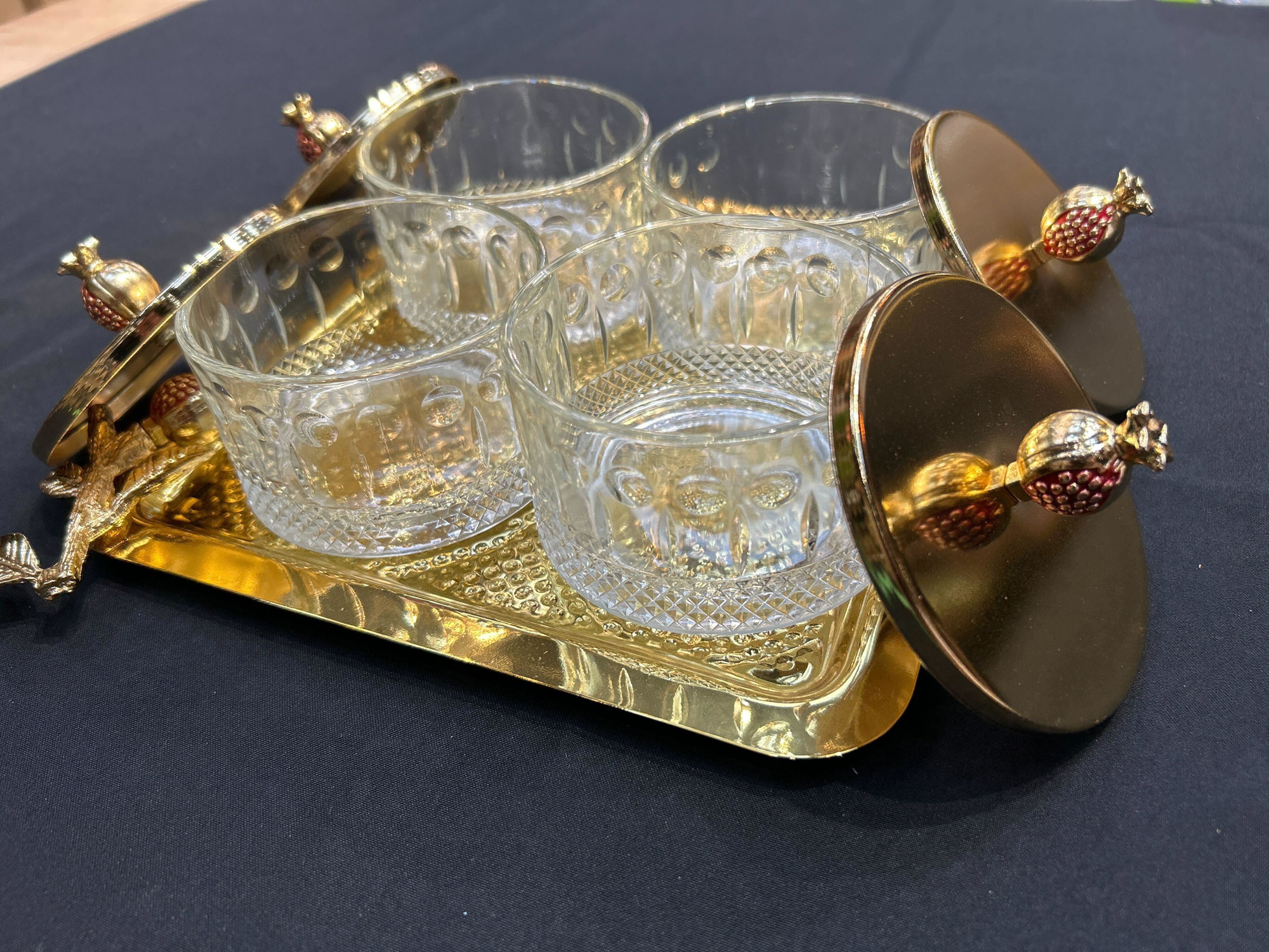 By Selim Nar Metal Ayaklı 4’Lü Tepsili Sunum By Selim Nar Metal Ayaklı 4’Lü Tepsili Sunum