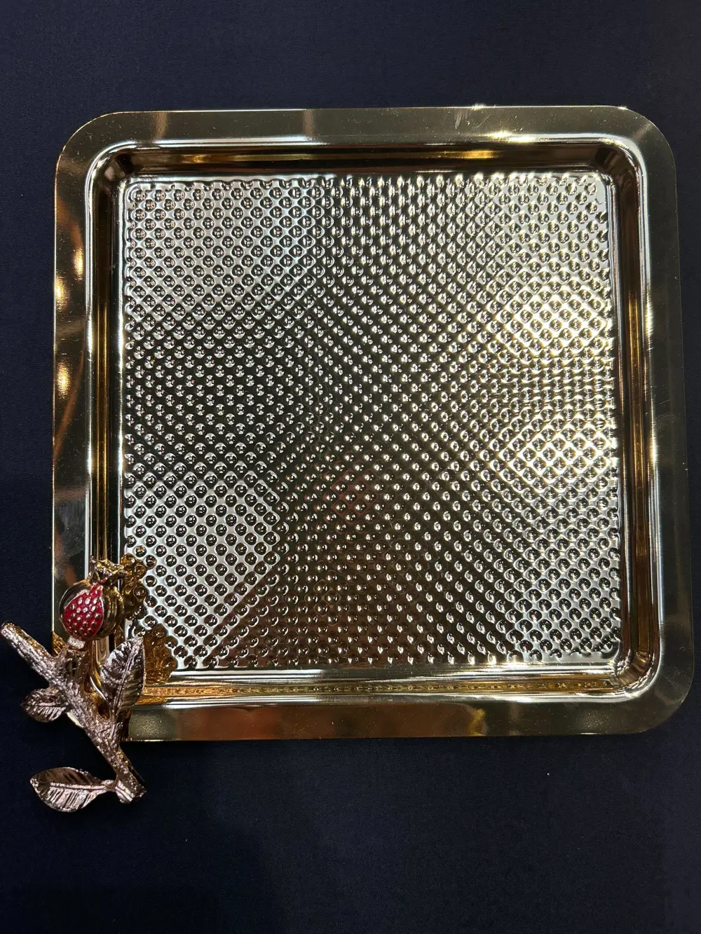 By Selim Nar Metal Ayaklı 4’lü Tepsili Sunum By Selim Nar Metal Ayaklı 4’lü Tepsili Sunum