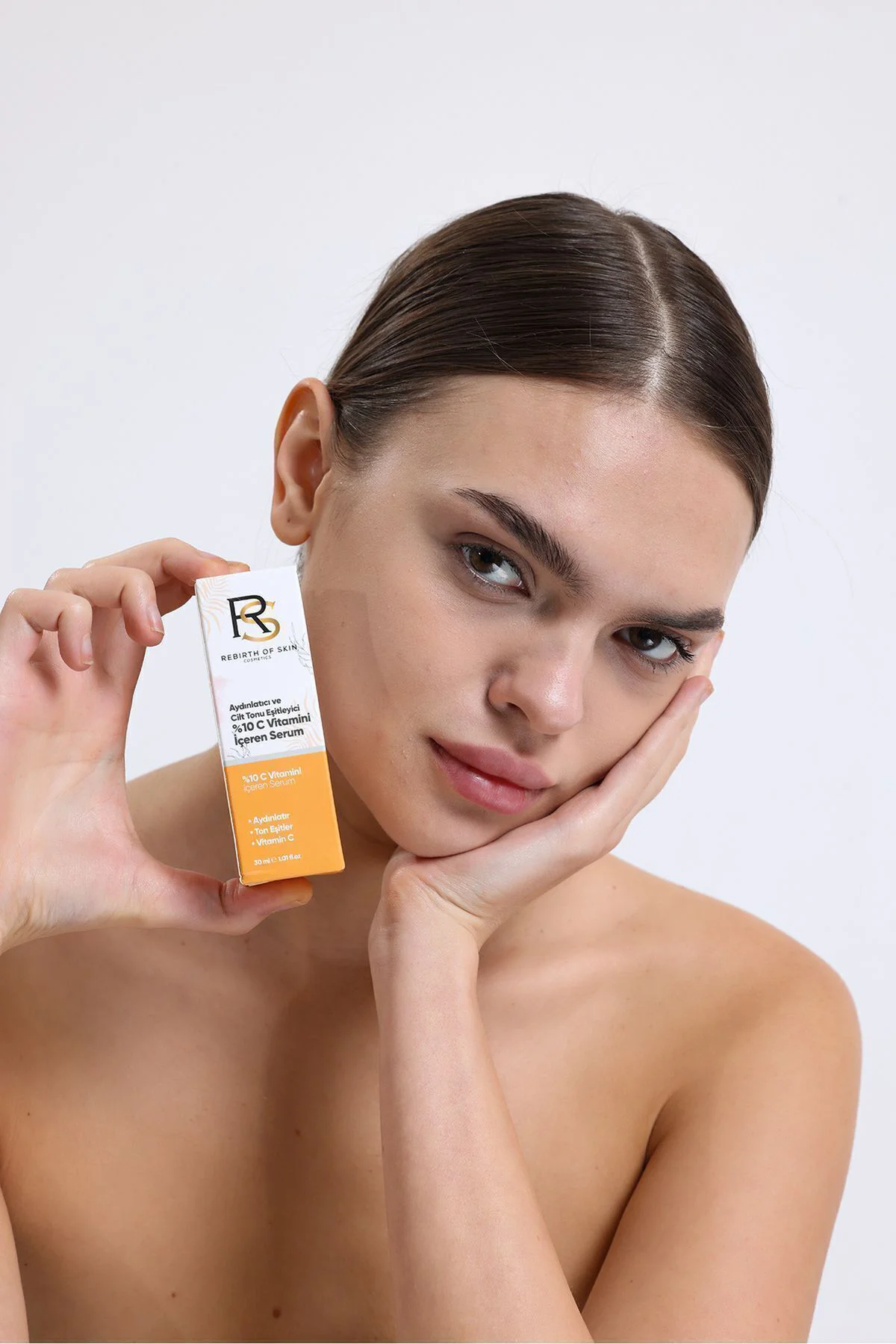 C Vitamini, Niacinamide ve Hyaluronıc Acıd İçeren Aydınlatıcı Ve Ton Eşitleyici Bakım Serumu 30 ml