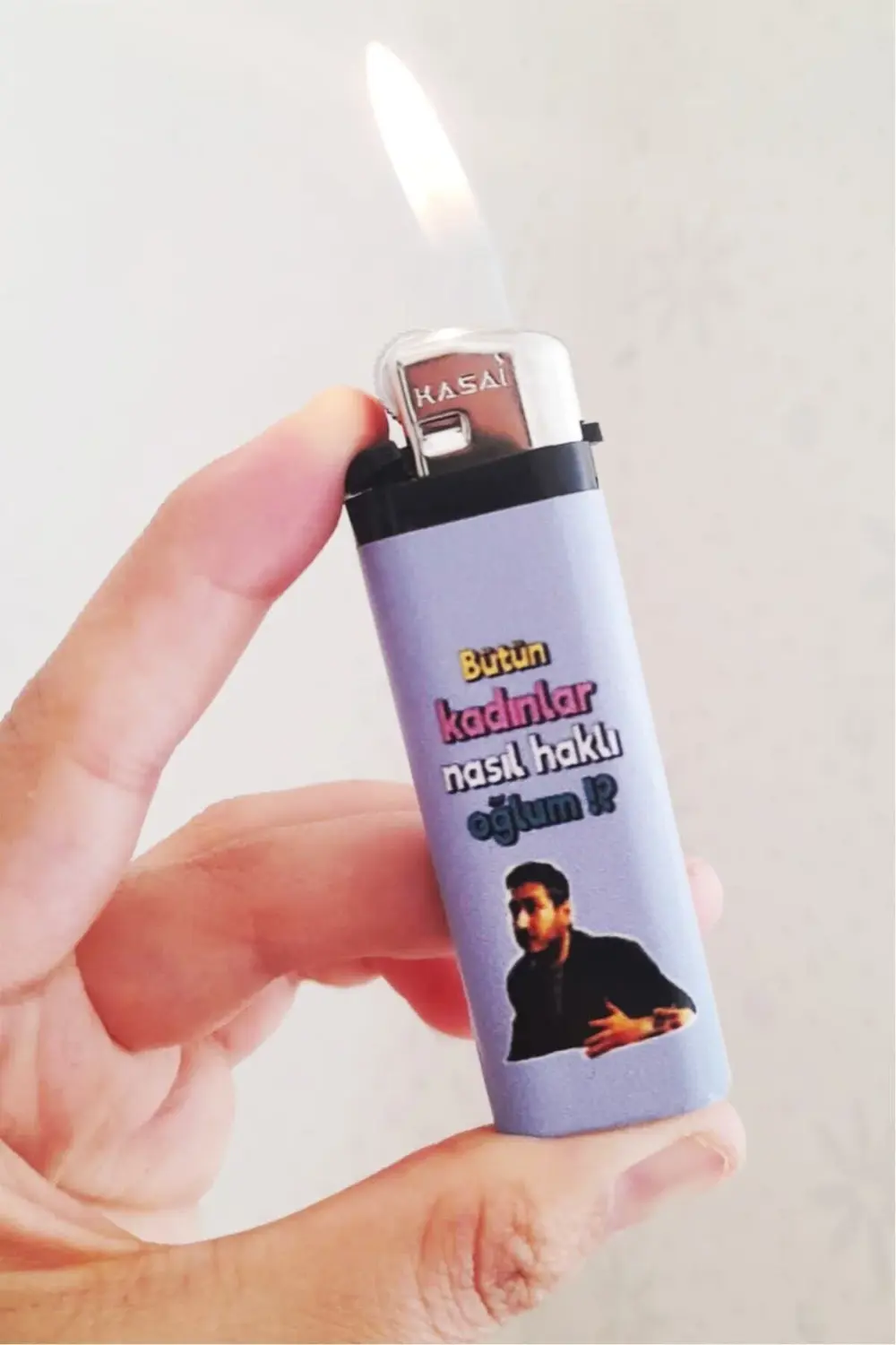 Çakmak Gibi Yılmaz Bütün Kadınlar Nasıl Haklı Full Baskılı Çakmak