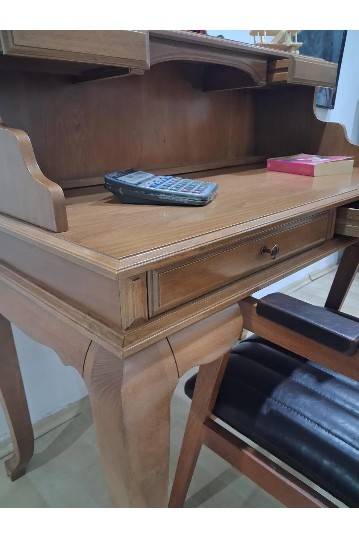Çalışma Masa İlhm 90634 Klasik Takım Dilimli Sandaly Lüks Klasik Ceviz Renk Model Çalışma Masa İlhm 90634 Klasik Takım Dilimli Sandaly Lüks Klasik Ceviz Renk Model - Görsel 4