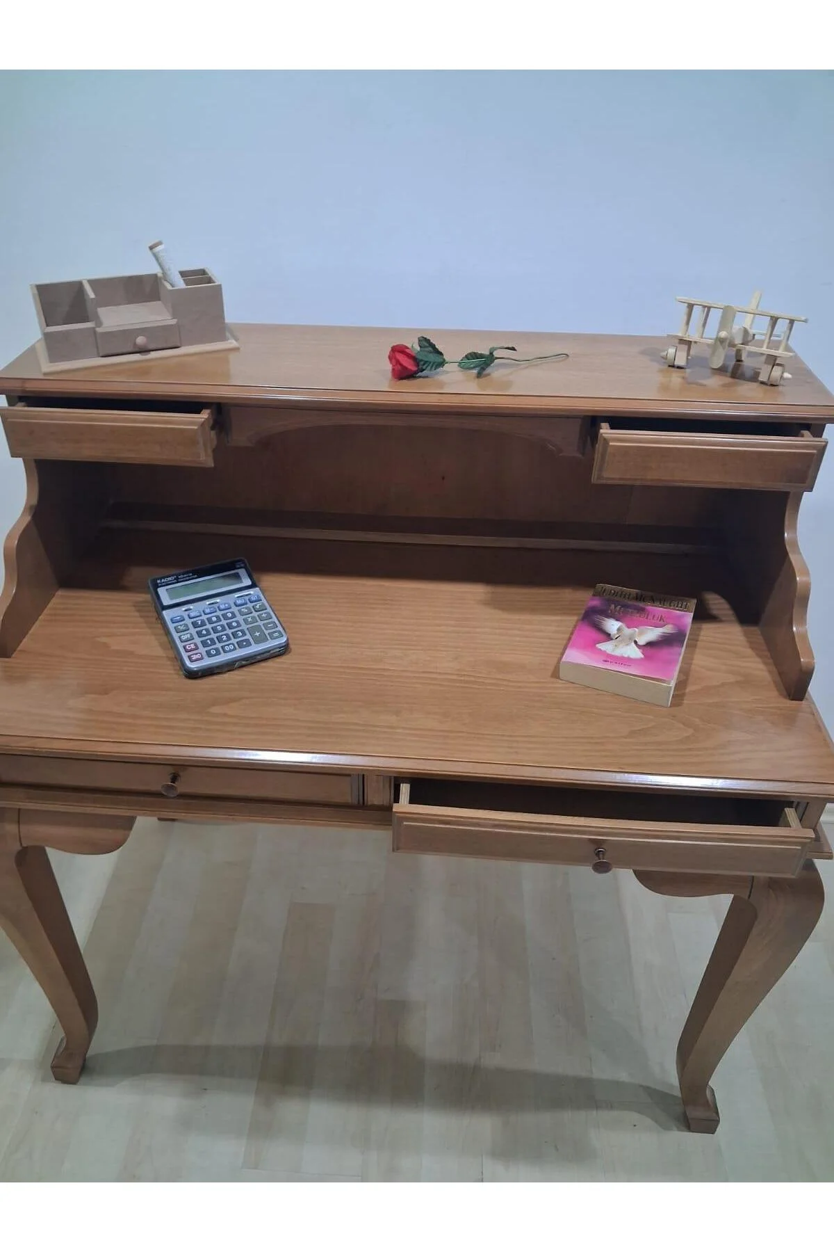 Çalışma Masa İlhm 90633 Model Klasik Takım Lüks Klasik Ahşap Ceviz Renk El Yapım Çalışma Masa İlhm 90633 Model Klasik Takım Lüks Klasik Ahşap Ceviz Renk El Yapım