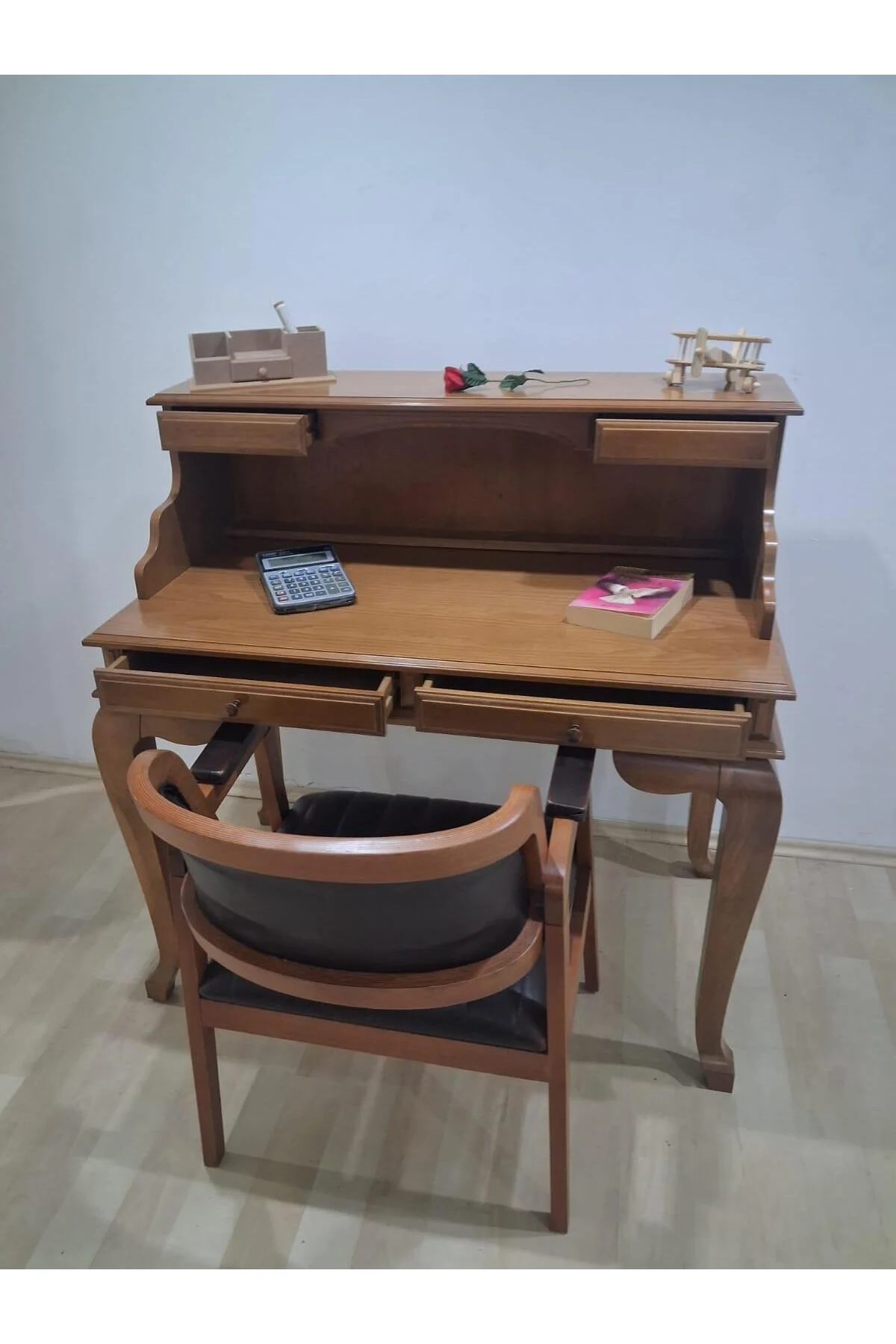 Çalışma Masa İlhm 90634 Klasik Takım Dilimli Sandaly Lüks Klasik Ceviz Renk Model Çalışma Masa İlhm 90634 Klasik Takım Dilimli Sandaly Lüks Klasik Ceviz Renk Model - Görsel 2