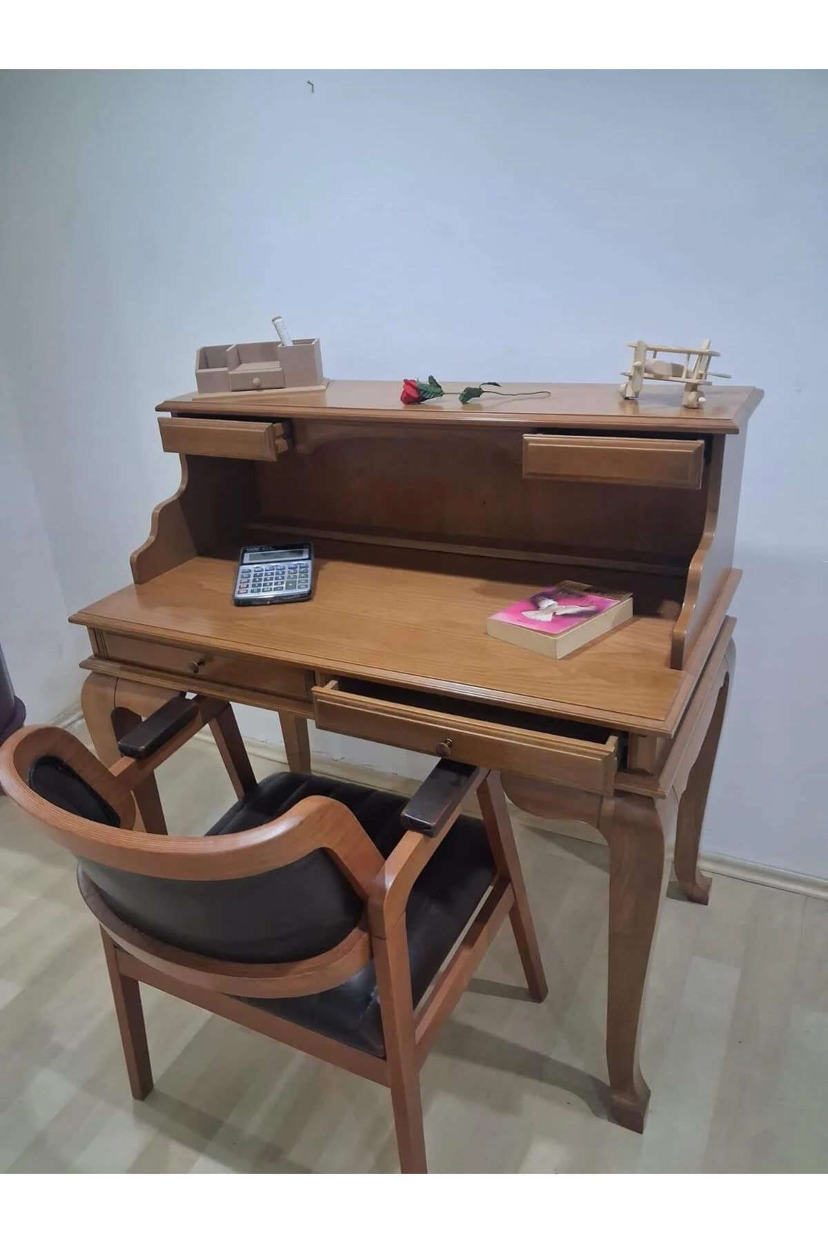 Çalışma Masa İlhm 90634 Klasik Takım Dilimli Sandaly Lüks Klasik Ceviz Renk Model Çalışma Masa İlhm 90634 Klasik Takım Dilimli Sandaly Lüks Klasik Ceviz Renk Model - Görsel 8