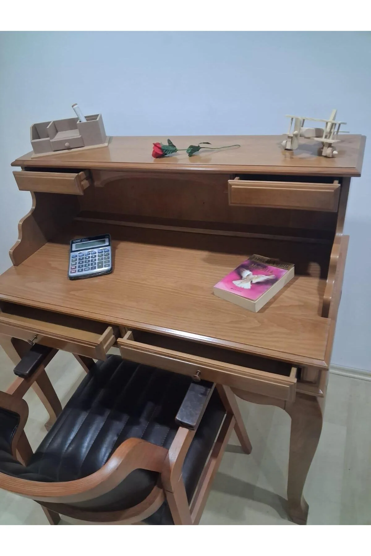 Çalışma Masa İlhm 90634 Klasik Takım Dilimli Sandaly Lüks Klasik Ceviz Renk Model Çalışma Masa İlhm 90634 Klasik Takım Dilimli Sandaly Lüks Klasik Ceviz Renk Model - Görsel 3