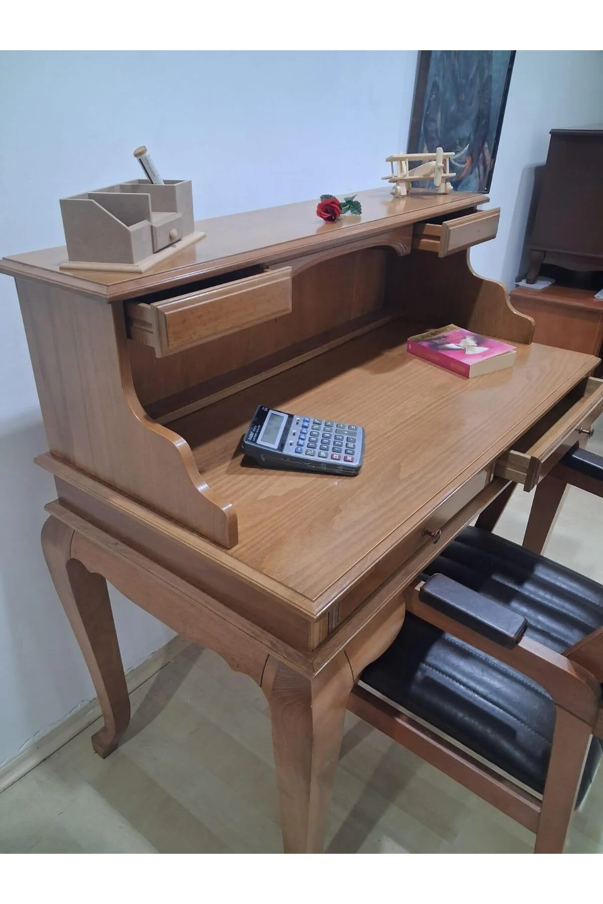 Çalışma Masa İlhm 90634 Klasik Takım Dilimli Sandaly Lüks Klasik Ceviz Renk Model Çalışma Masa İlhm 90634 Klasik Takım Dilimli Sandaly Lüks Klasik Ceviz Renk Model - Görsel 5
