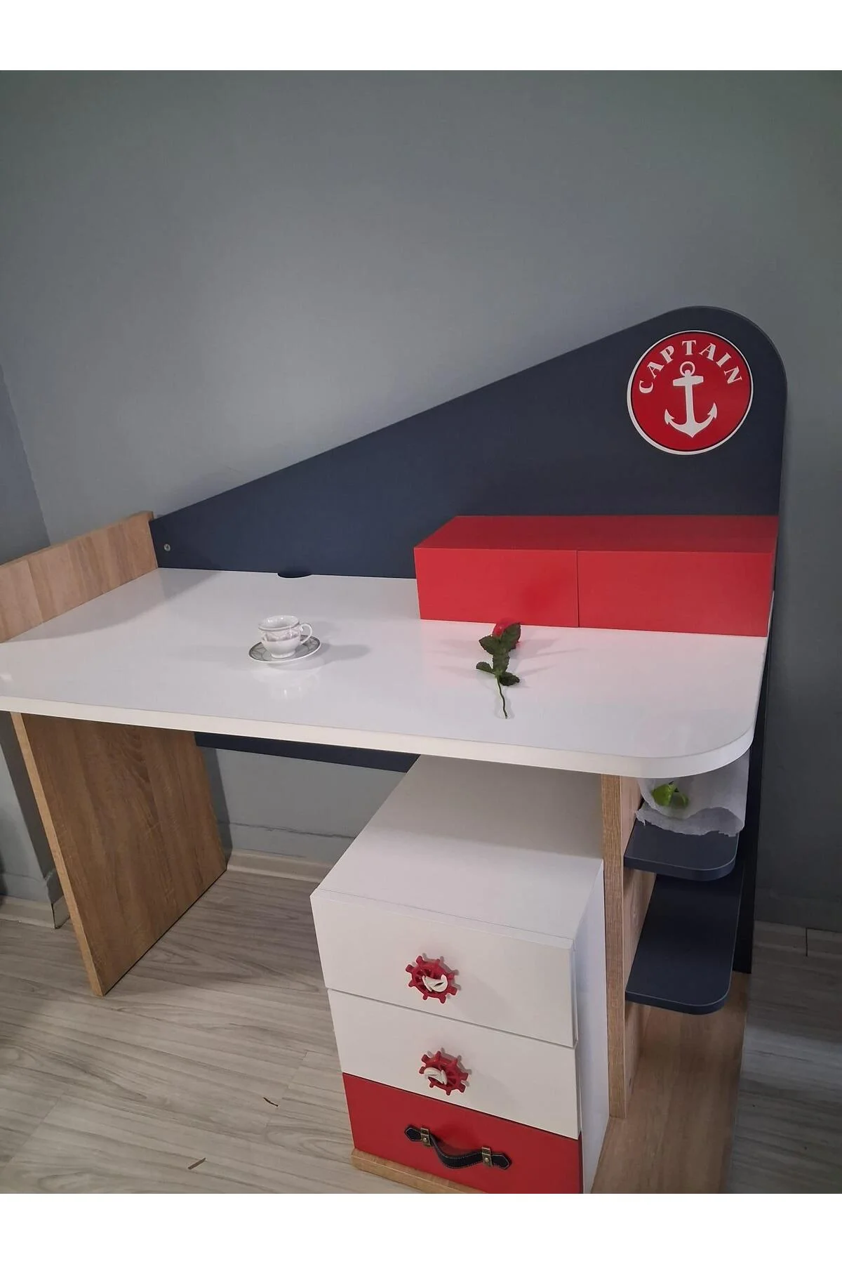 Çalışma Masa Kaptan 90647 Gri Kırmızı Renk Uyumu 1. Sınıf Suntalam Demonte Çalışma Masa Kaptan 90647 Gri Kırmızı Renk Uyumu 1. Sınıf Suntalam Demonte - Görsel 3