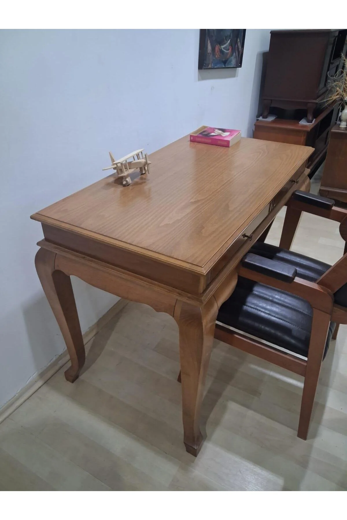 Çalışma Masa Klasik Alt İlhm 90630 Dilimli Sandalye Lüks Klasik Ceviz Renk Model Çalışma Masa Klasik Alt İlhm 90630 Dilimli Sandalye Lüks Klasik Ceviz Renk Model - Görsel 7