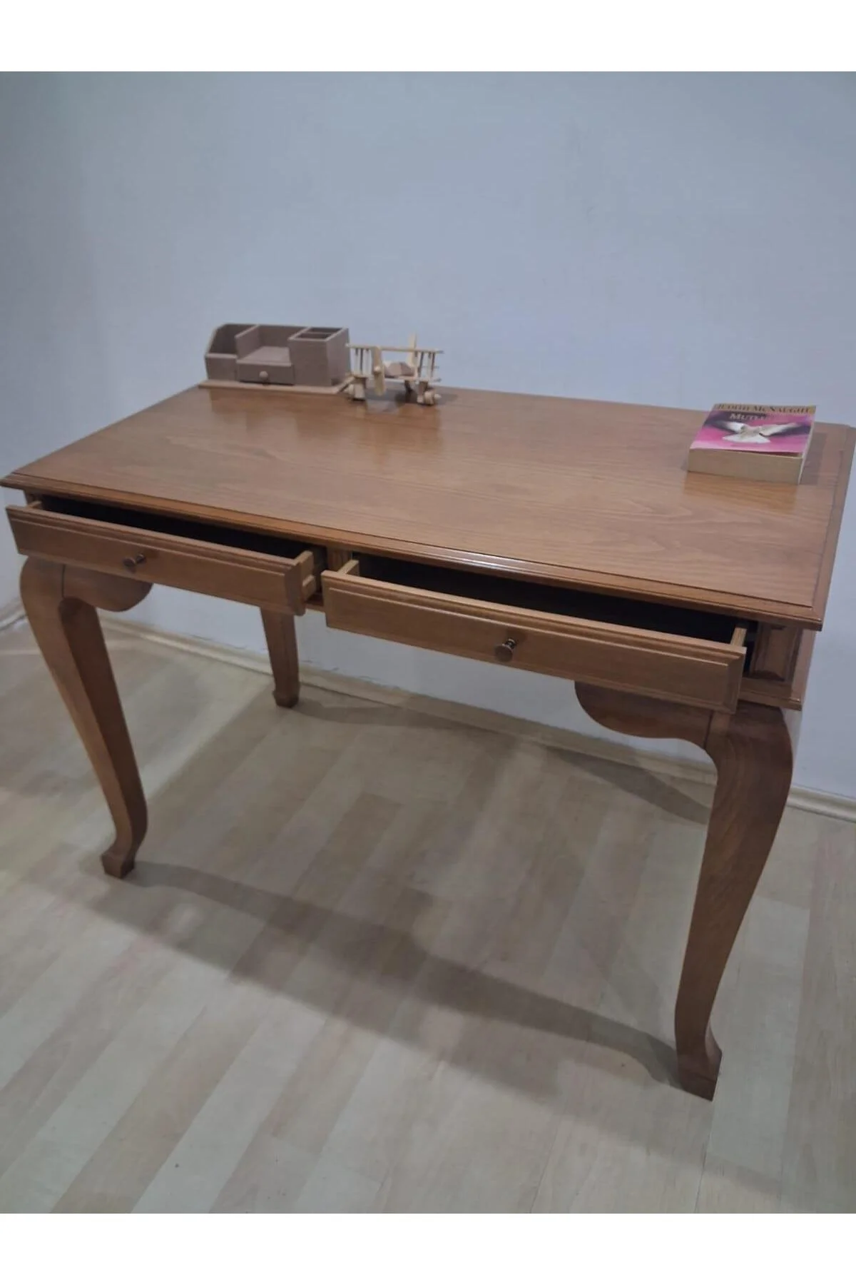 Çalışma Masa Klasik Alt İlhm 90631 Model Lüks Klasik Ahşap Ceviz Renk El Yapım Çalışma Masa Klasik Alt İlhm 90631 Model Lüks Klasik Ahşap Ceviz Renk El Yapım - Görsel 5