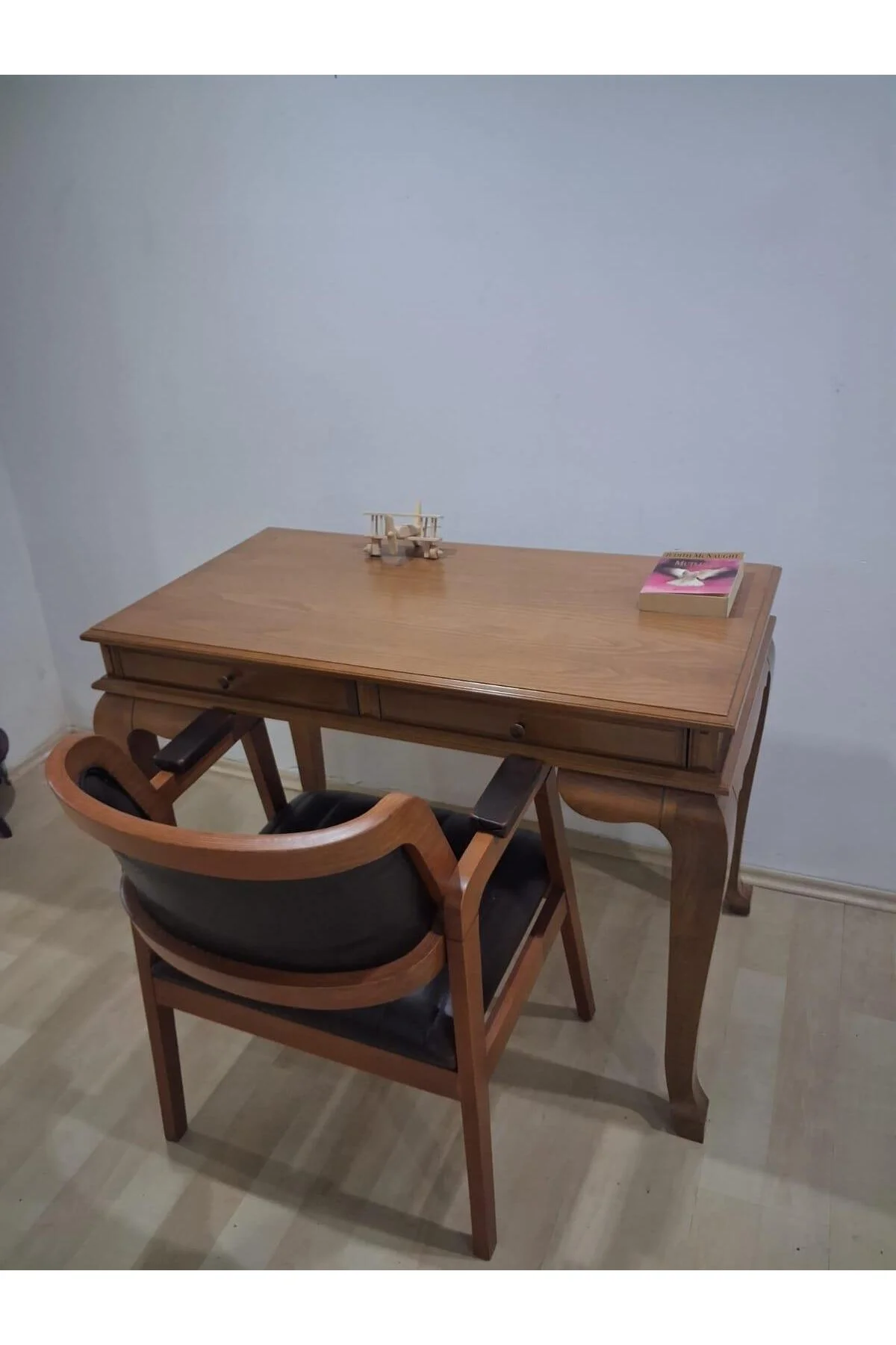 Çalışma Masa Klasik Alt İlhm 90630 Dilimli Sandalye Lüks Klasik Ceviz Renk Model Çalışma Masa Klasik Alt İlhm 90630 Dilimli Sandalye Lüks Klasik Ceviz Renk Model - Görsel 3
