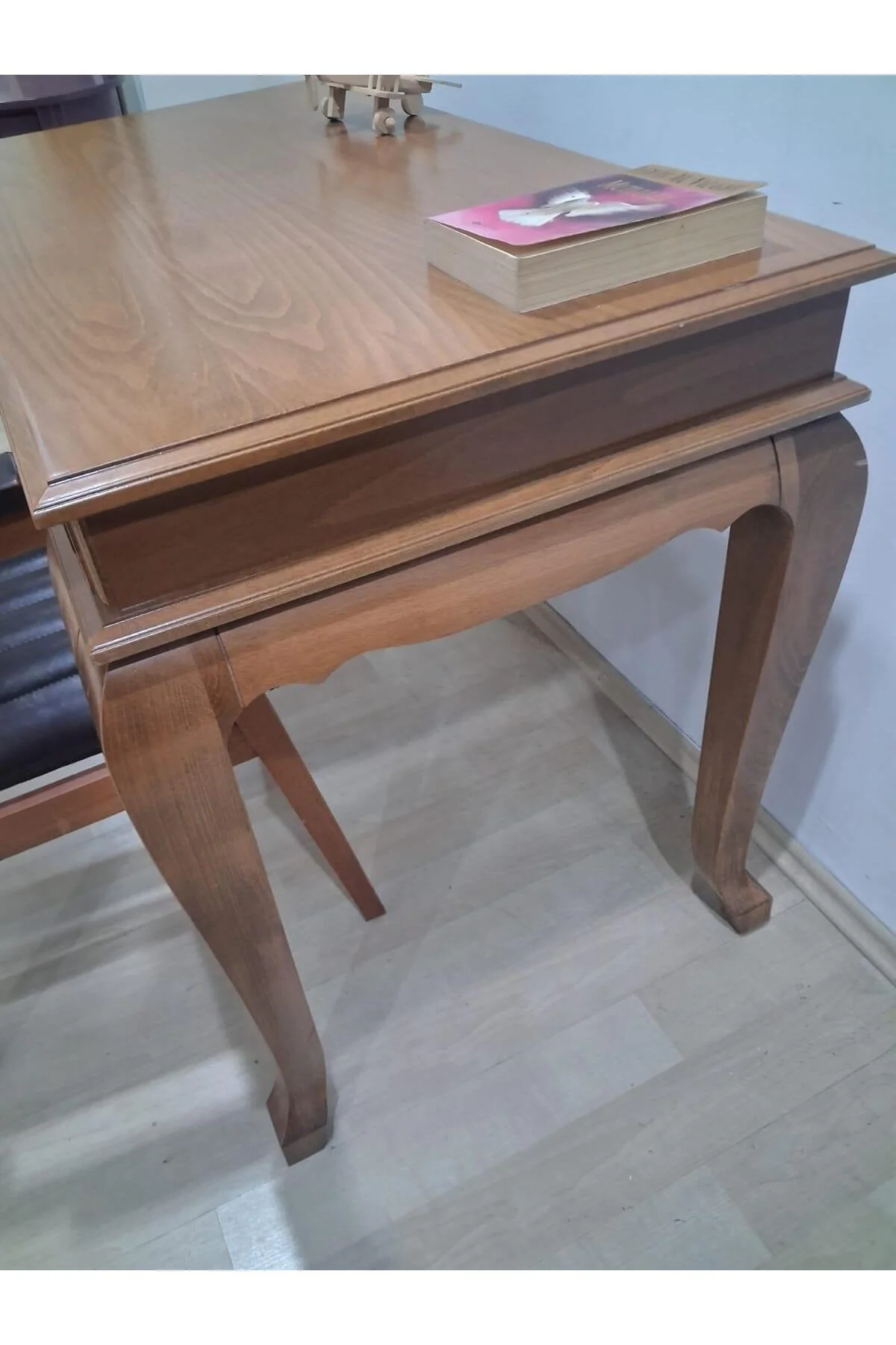 Çalışma Masa Klasik Alt İlhm 90630 Dilimli Sandalye Lüks Klasik Ceviz Renk Model Çalışma Masa Klasik Alt İlhm 90630 Dilimli Sandalye Lüks Klasik Ceviz Renk Model - Görsel 6