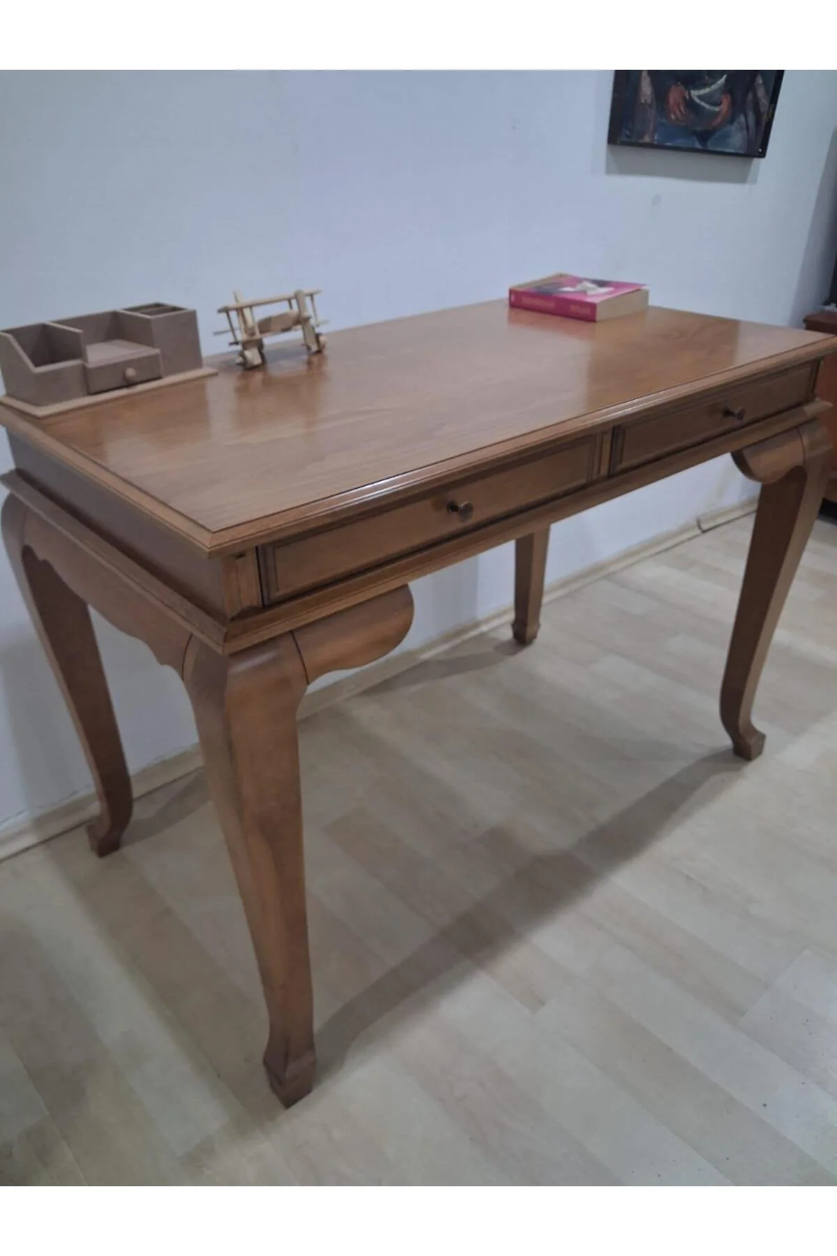 Çalışma Masa Klasik Alt İlhm 90631 Model Lüks Klasik Ahşap Ceviz Renk El Yapım Çalışma Masa Klasik Alt İlhm 90631 Model Lüks Klasik Ahşap Ceviz Renk El Yapım