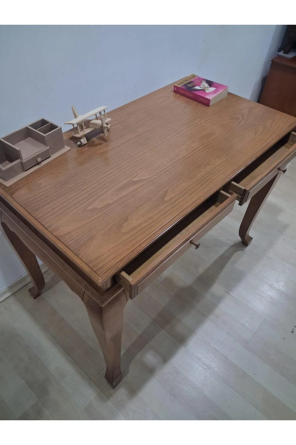 Çalışma Masa Klasik Alt İlhm 90631 Model Lüks Klasik Ahşap Ceviz Renk El Yapım Çalışma Masa Klasik Alt İlhm 90631 Model Lüks Klasik Ahşap Ceviz Renk El Yapım - Görsel 4