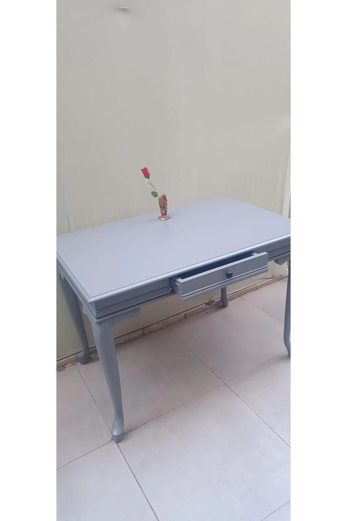 Çalışma masa ST 90139 model kayın aslan ayak çekmec parlak lake gri renk el yapım Çalışma masa ST 90139 model kayın aslan ayak çekmec parlak lake gri renk el yapım - Görsel 2