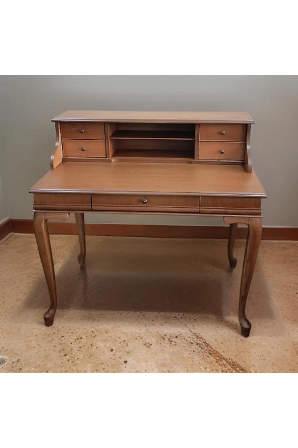 Çalışma Masa ST 90400 Klasik Model Kayın Aslan Ayak CEVİZ Eskitme Kulp El Yapımı Çalışma Masa ST 90400 Klasik Model Kayın Aslan Ayak CEVİZ Eskitme Kulp El Yapımı