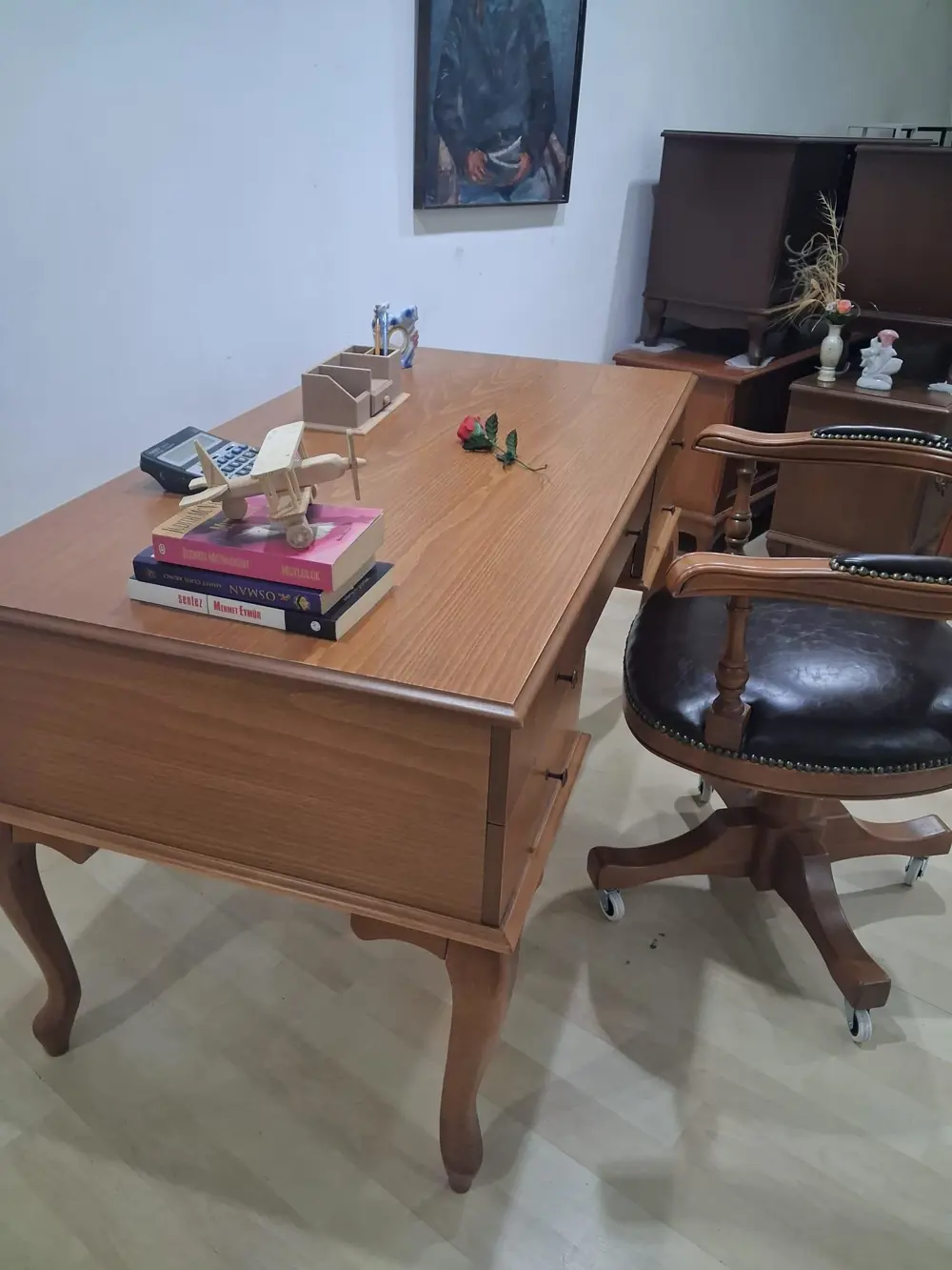 Çalışma Masa ST 90598  Döner Sandalye Lüks Klasik Ceviz Renk Mode