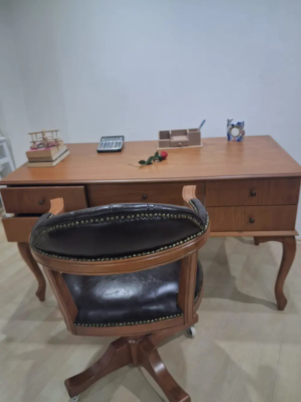 Çalışma Masa ST 90598  Döner Sandalye Lüks Klasik Ceviz Renk Mode