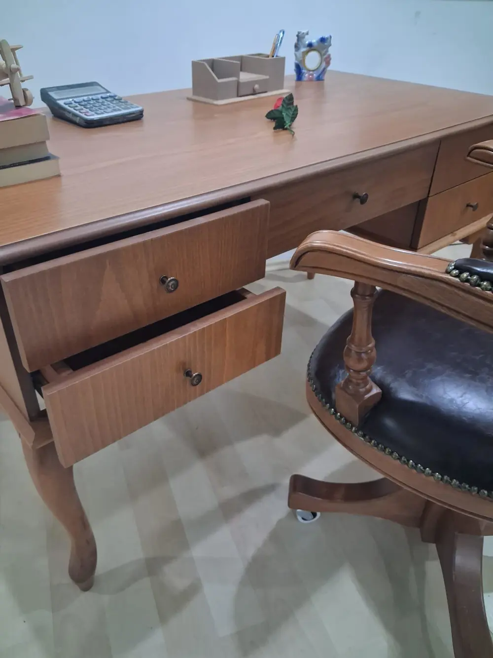 Çalışma Masa ST 90598  Döner Sandalye Lüks Klasik Ceviz Renk Mode