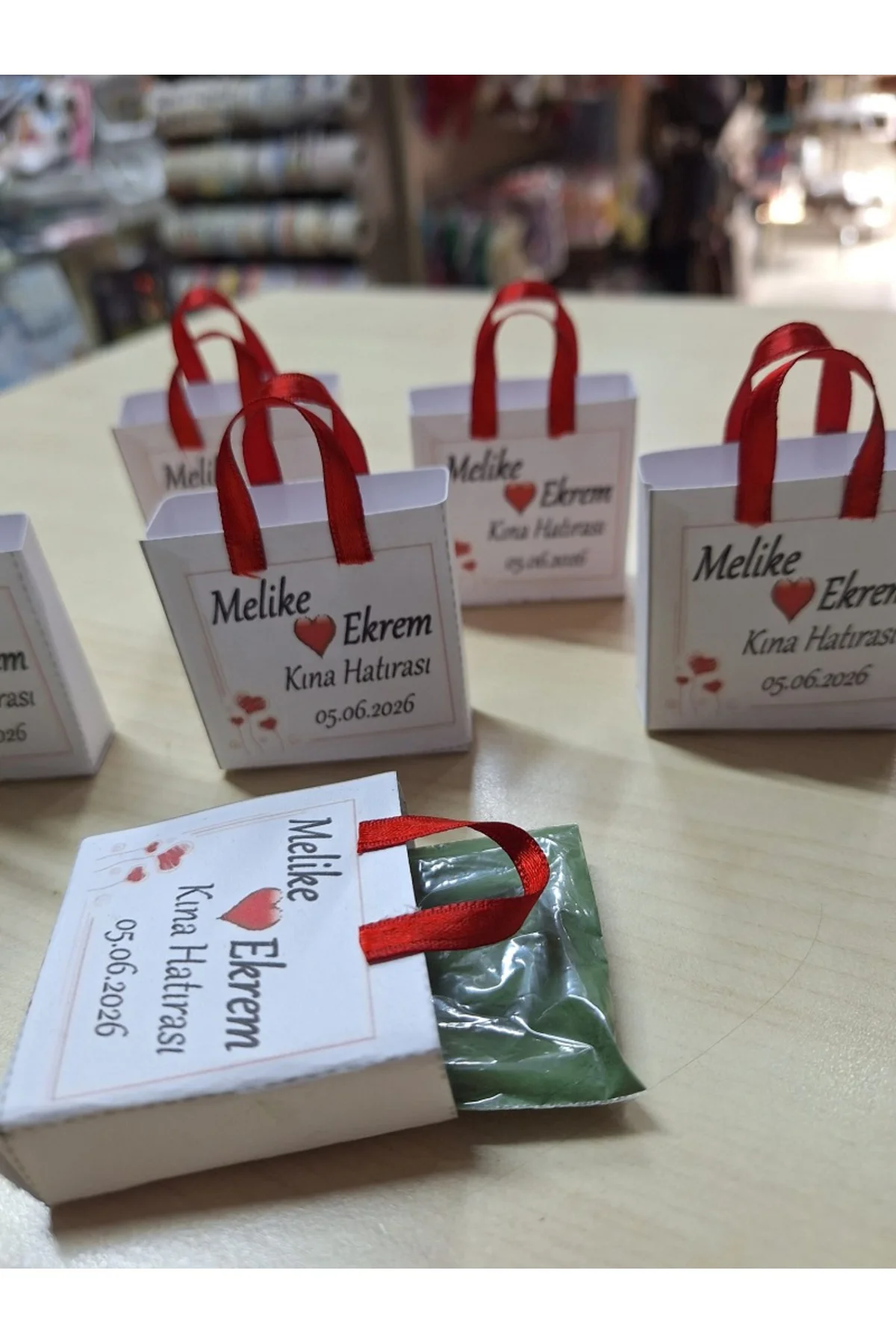 ÇANTALI ÖZEL TASARIM PAKETLENMİŞ DAĞITMALIK KALPLİ KINA 30 LU