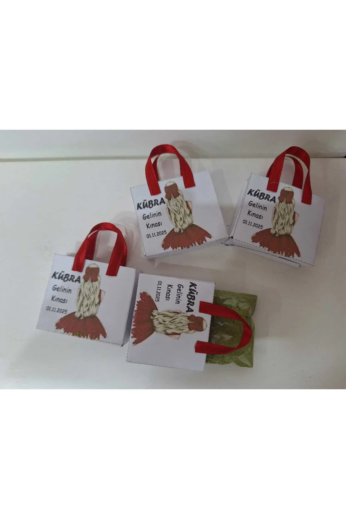 ÇANTALI ÖZEL TASARIM PAKETLENMİŞ DAĞITMALIK KINA 30 LU (5*5 cm)