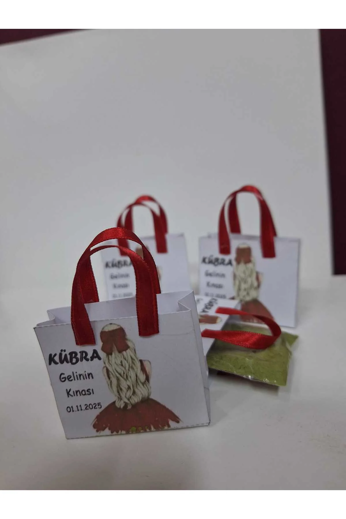 ÇANTALI ÖZEL TASARIM PAKETLENMİŞ DAĞITMALIK KINA 30 LU (5*5 cm)