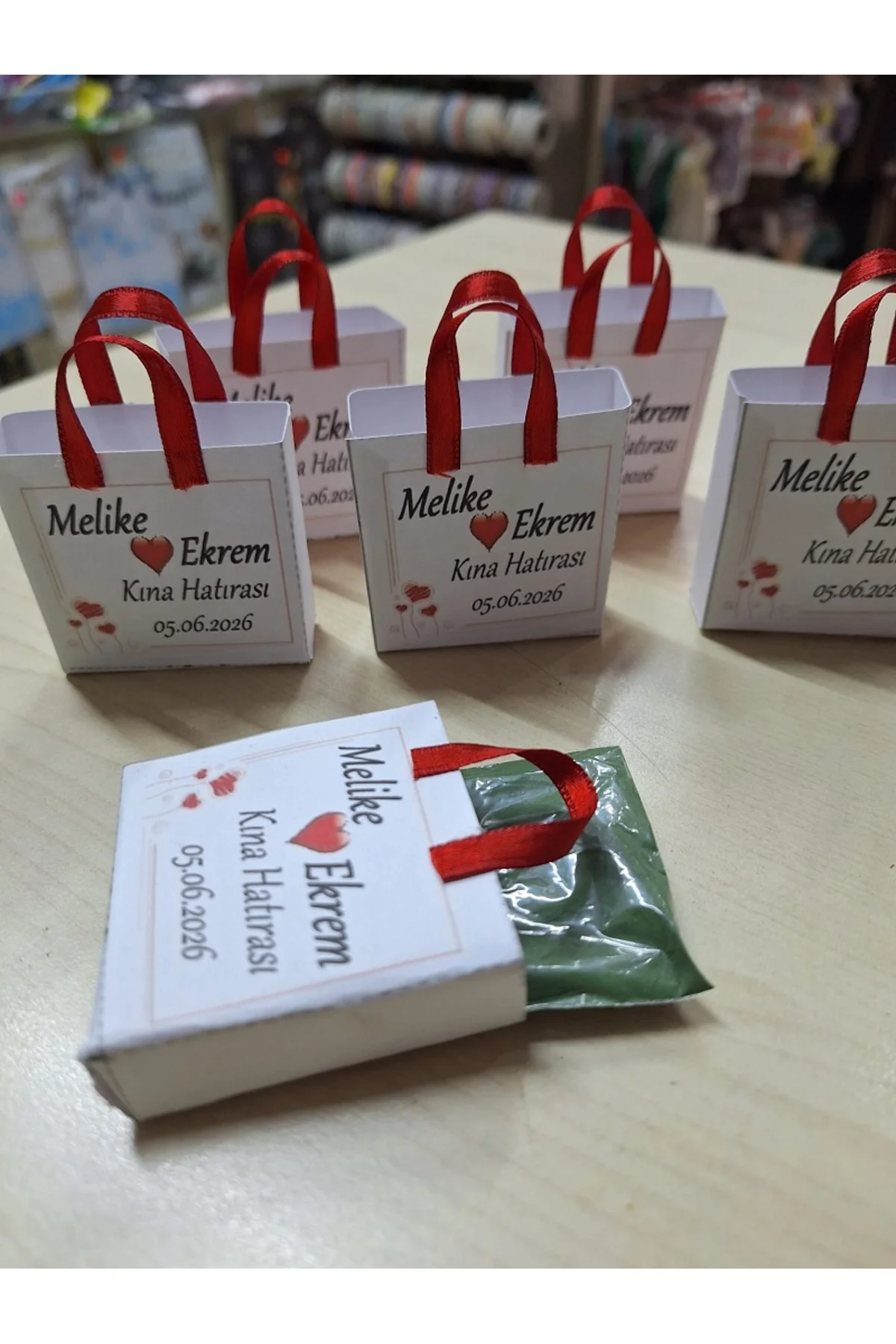 ÇANTALI ÖZEL TASARIM PAKETLENMİŞ DAĞITMALIK KALPLİ KINA 30 LU