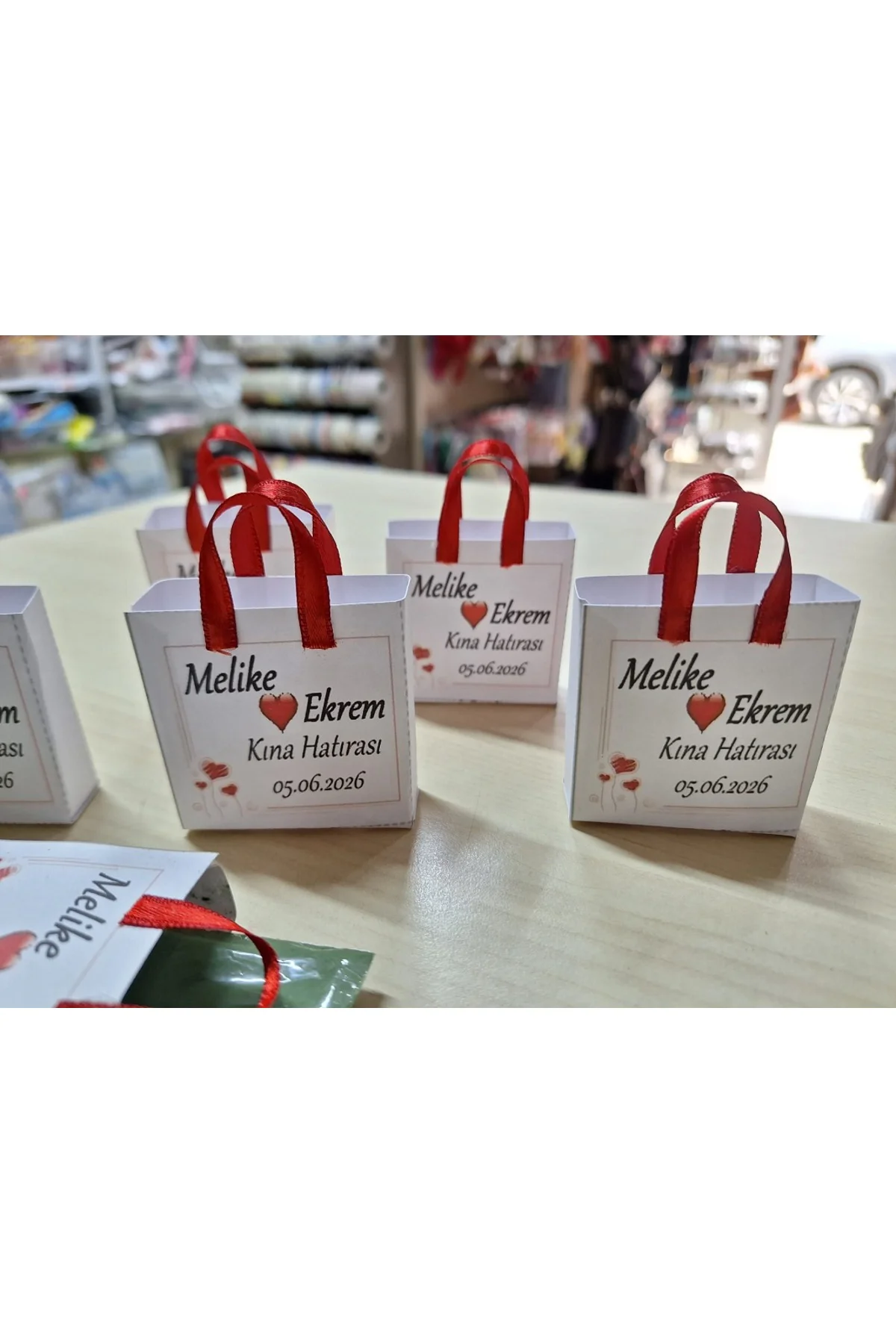 ÇANTALI ÖZEL TASARIM PAKETLENMİŞ DAĞITMALIK KALPLİ KINA 30 LU