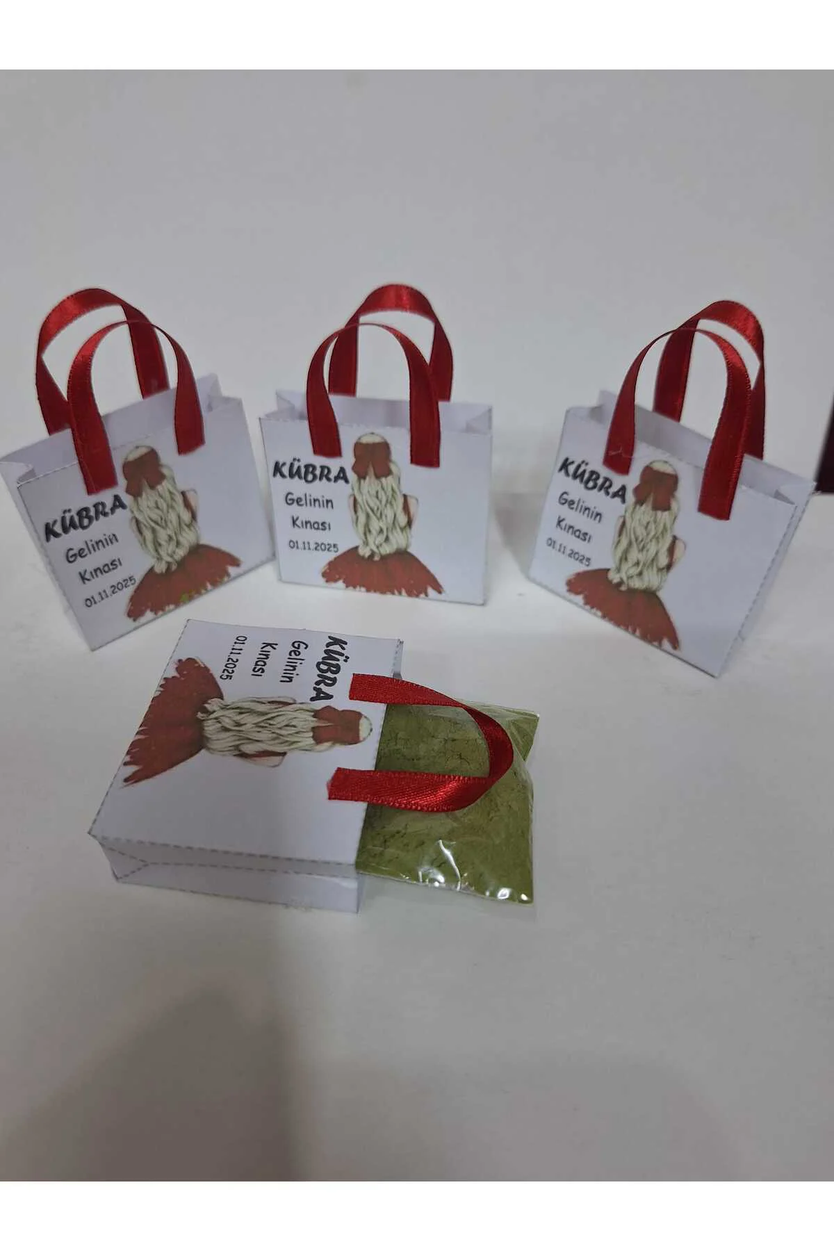 ÇANTALI ÖZEL TASARIM PAKETLENMİŞ DAĞITMALIK KINA 30 LU (5*5 cm)